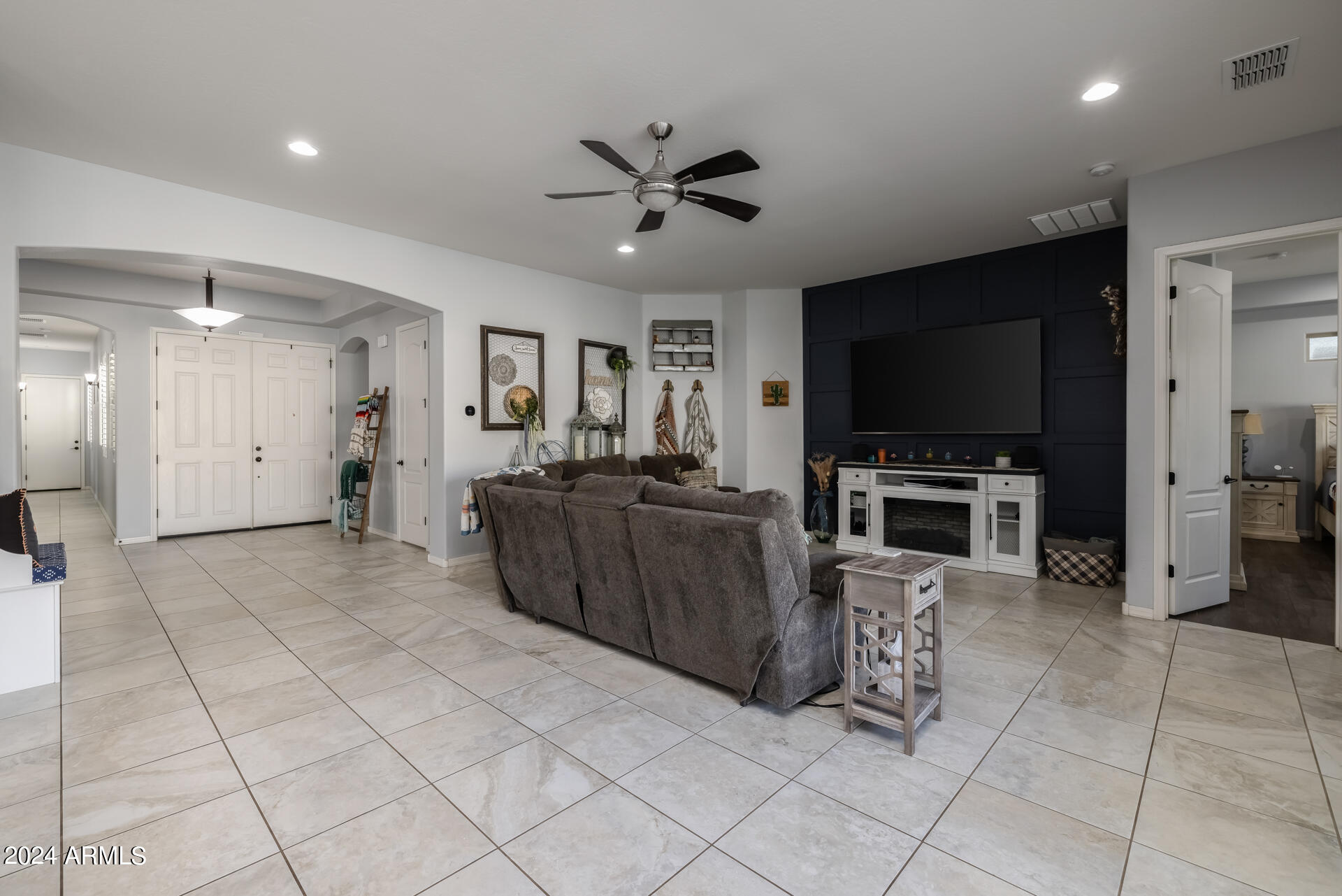 2558 E ALOE Place