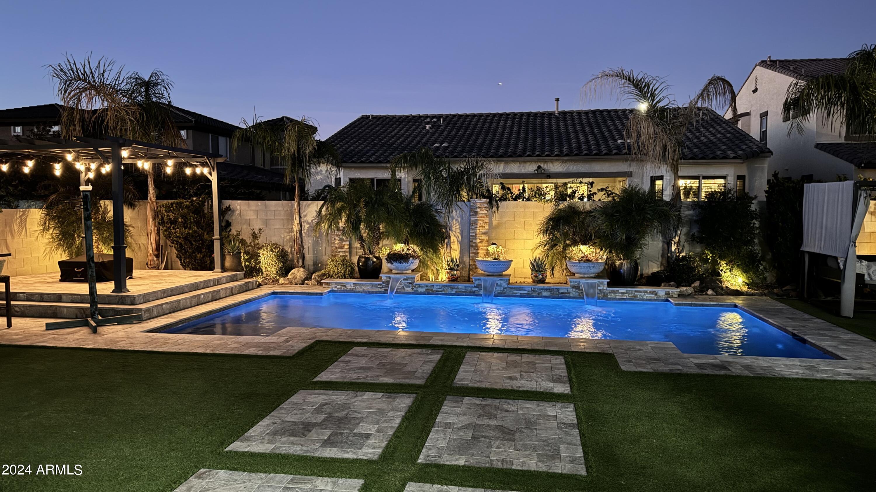 2558 E ALOE Place