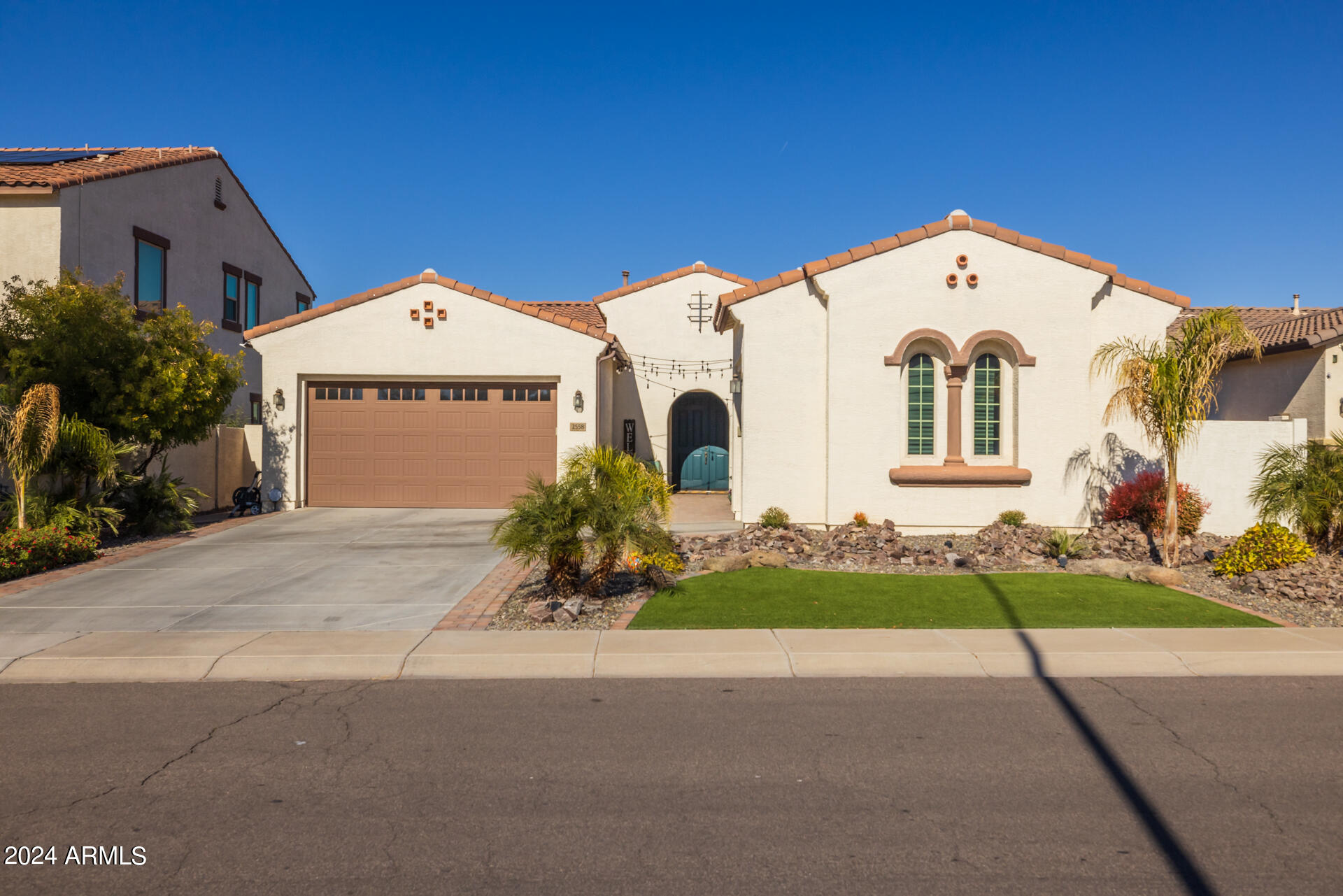 2558 E ALOE Place