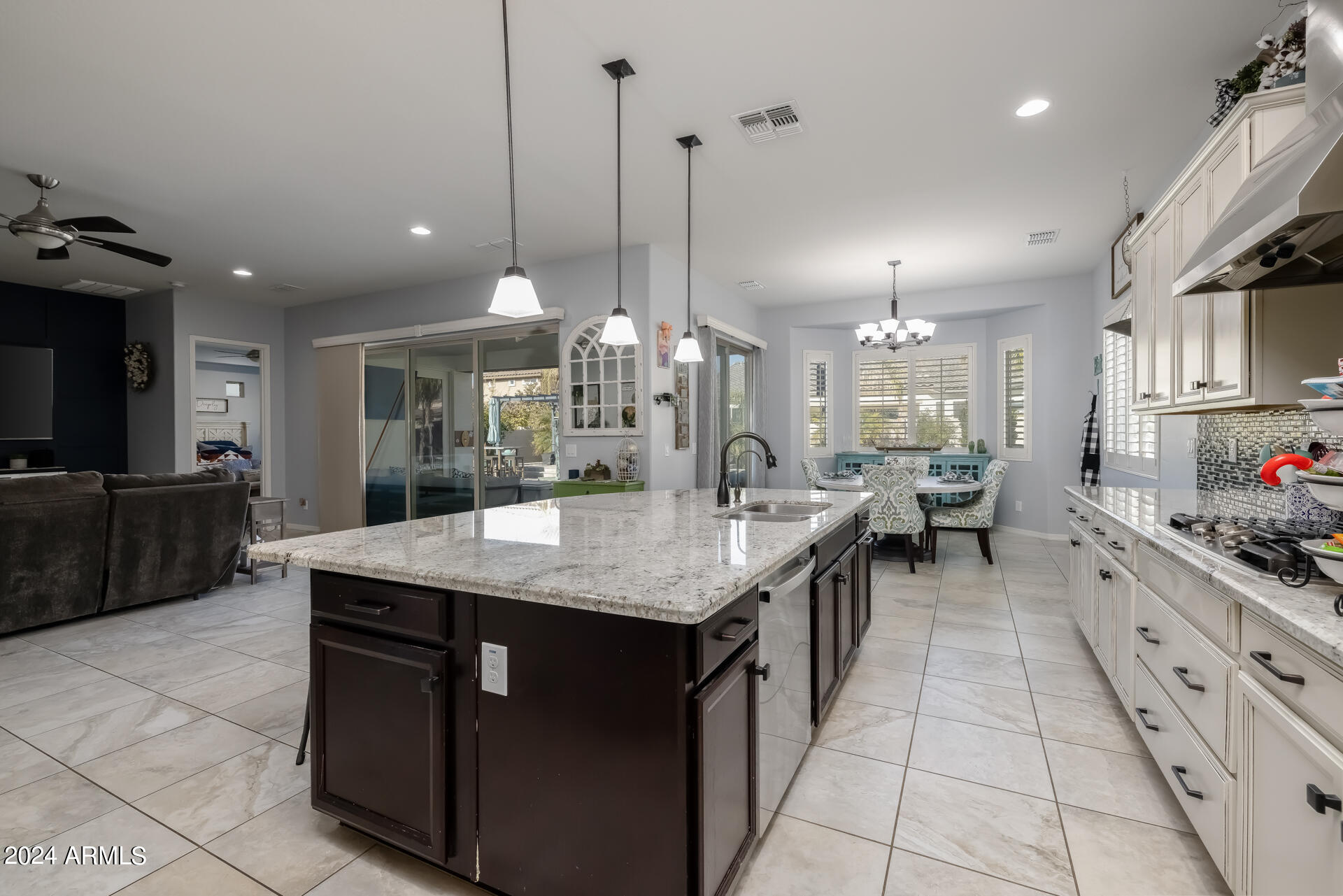 2558 E ALOE Place