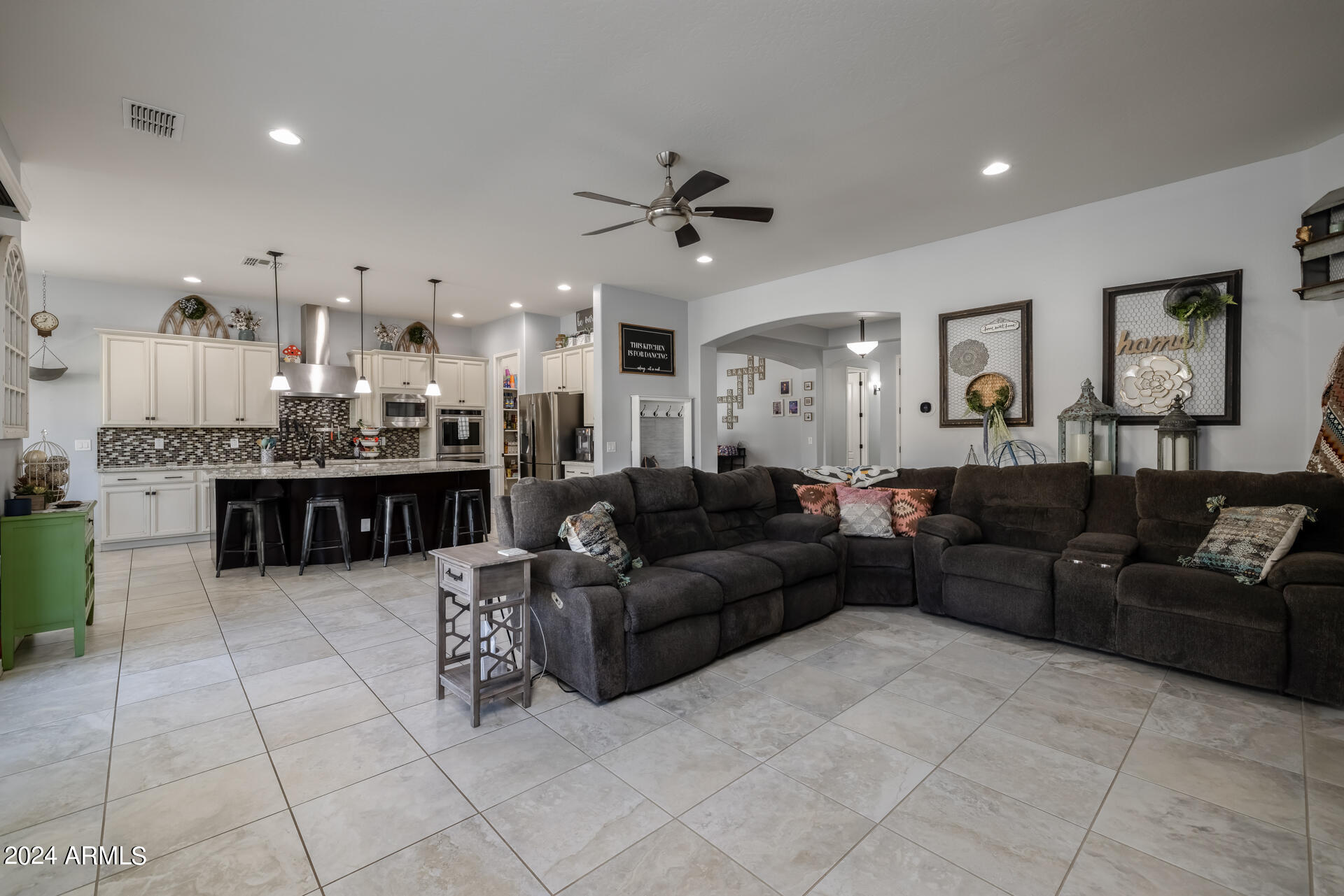 2558 E ALOE Place