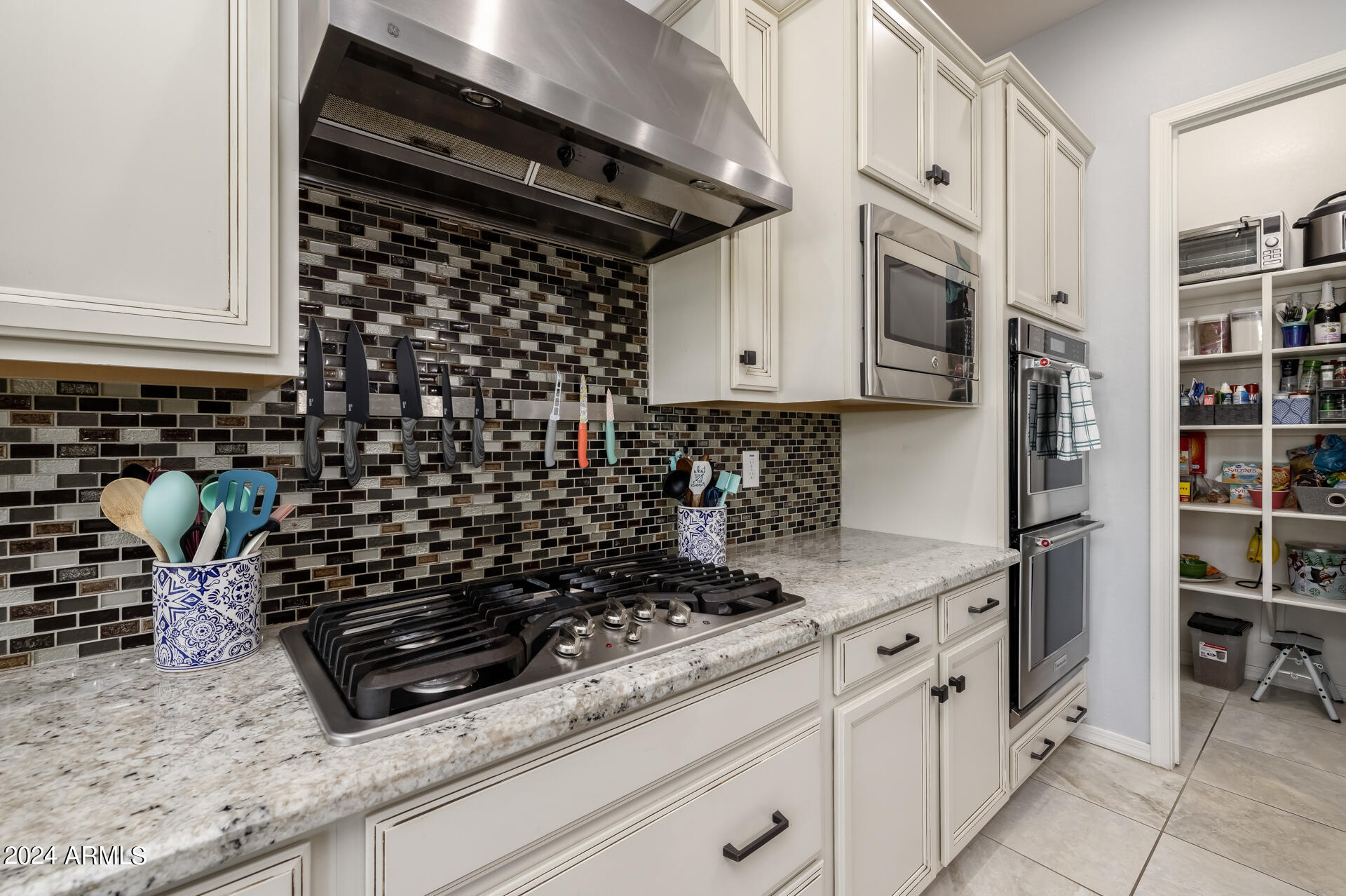 2558 E ALOE Place