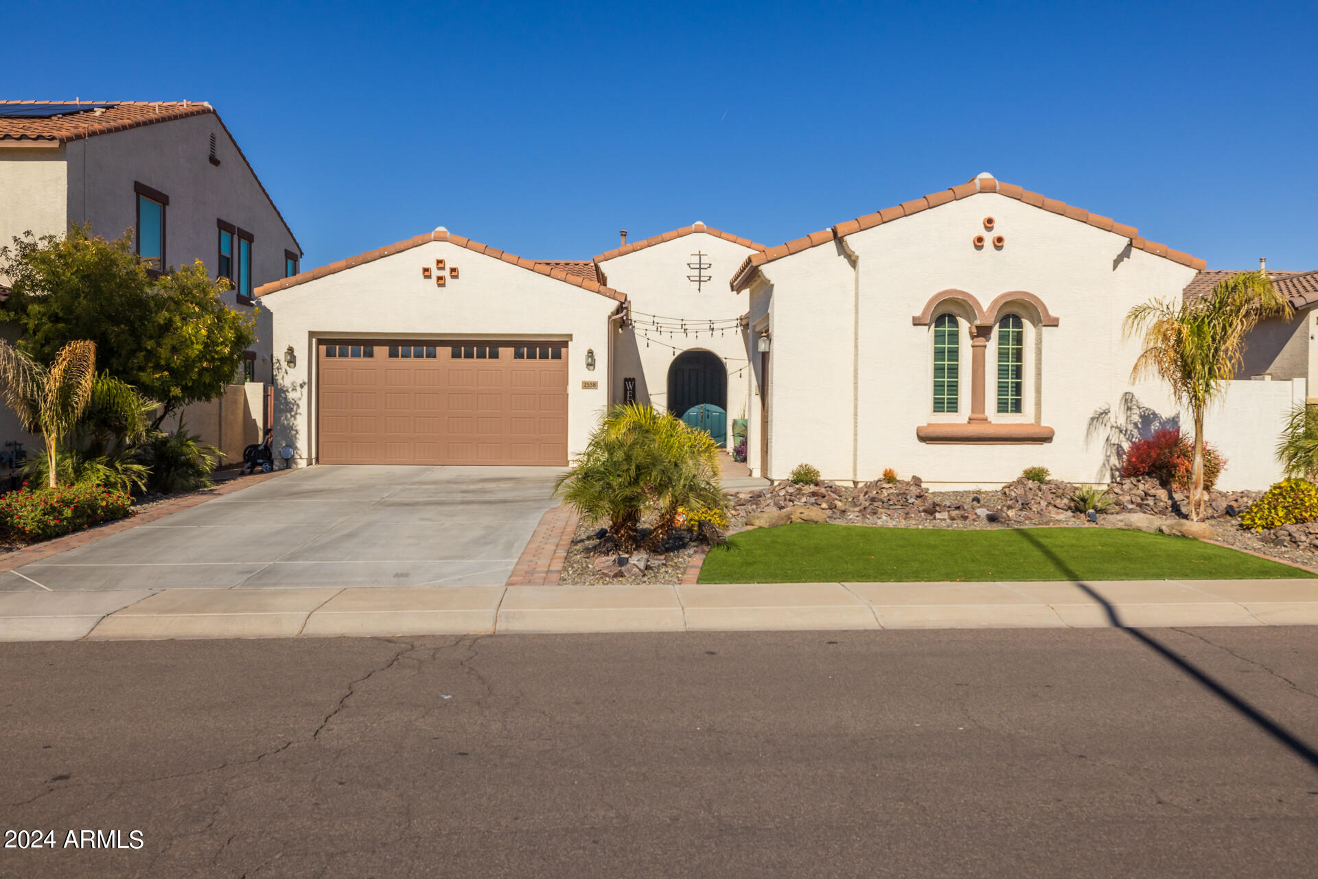 2558 E ALOE Place