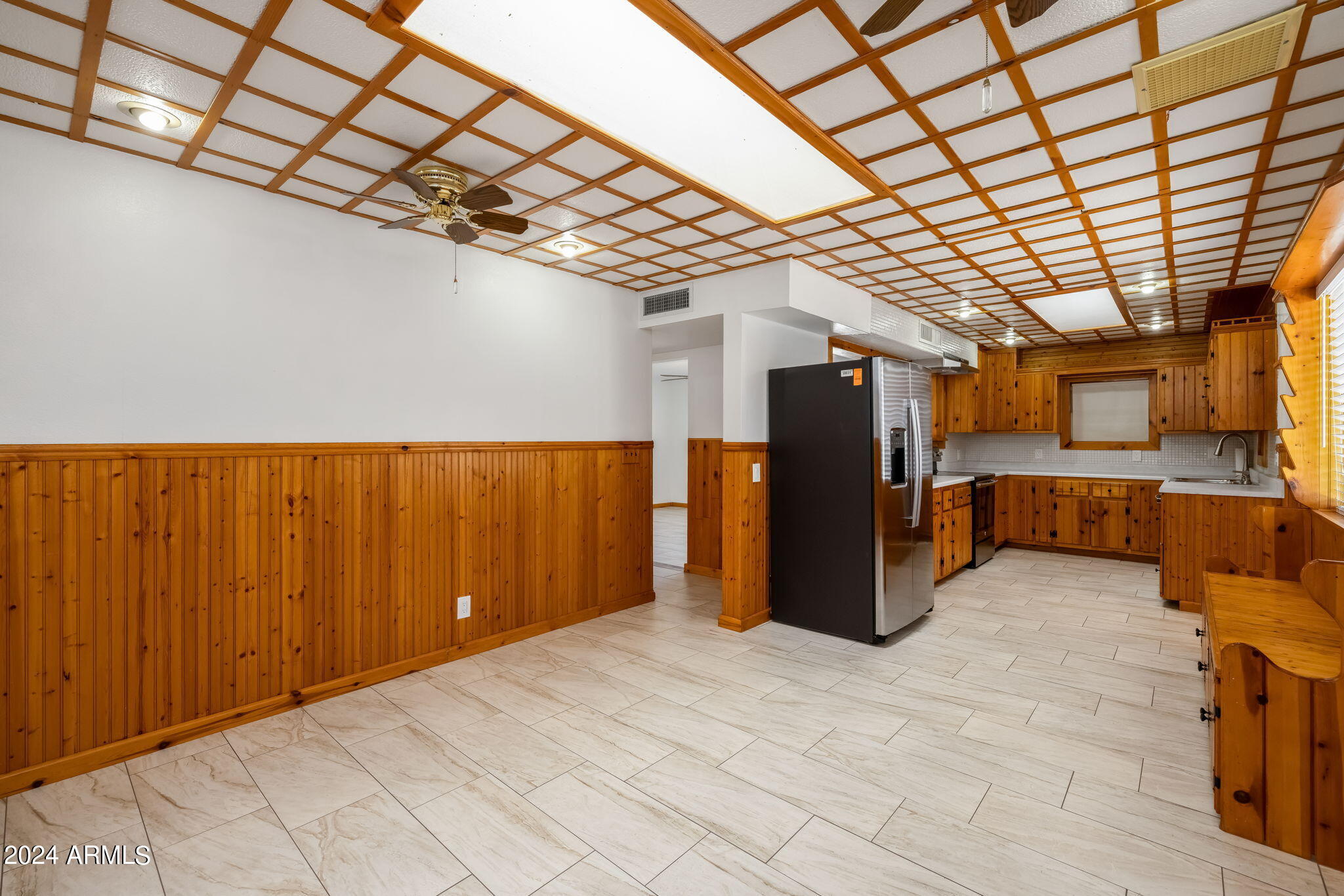 1111 W HARVEST Street