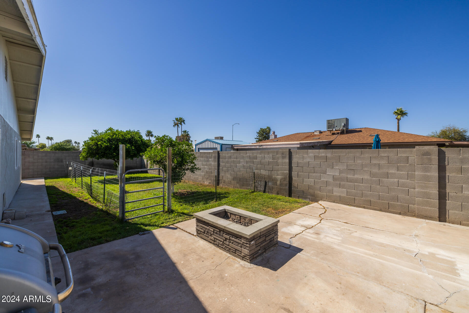 2558 E JUANITA Avenue