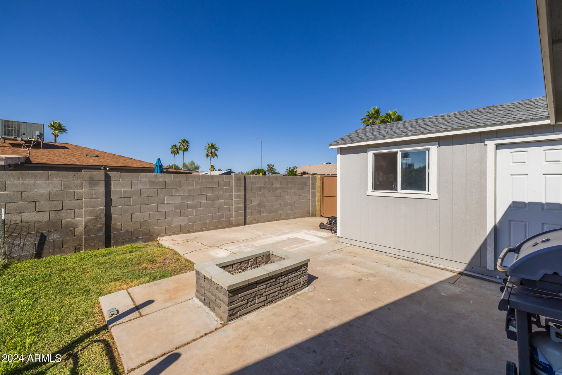 2558 E JUANITA Avenue