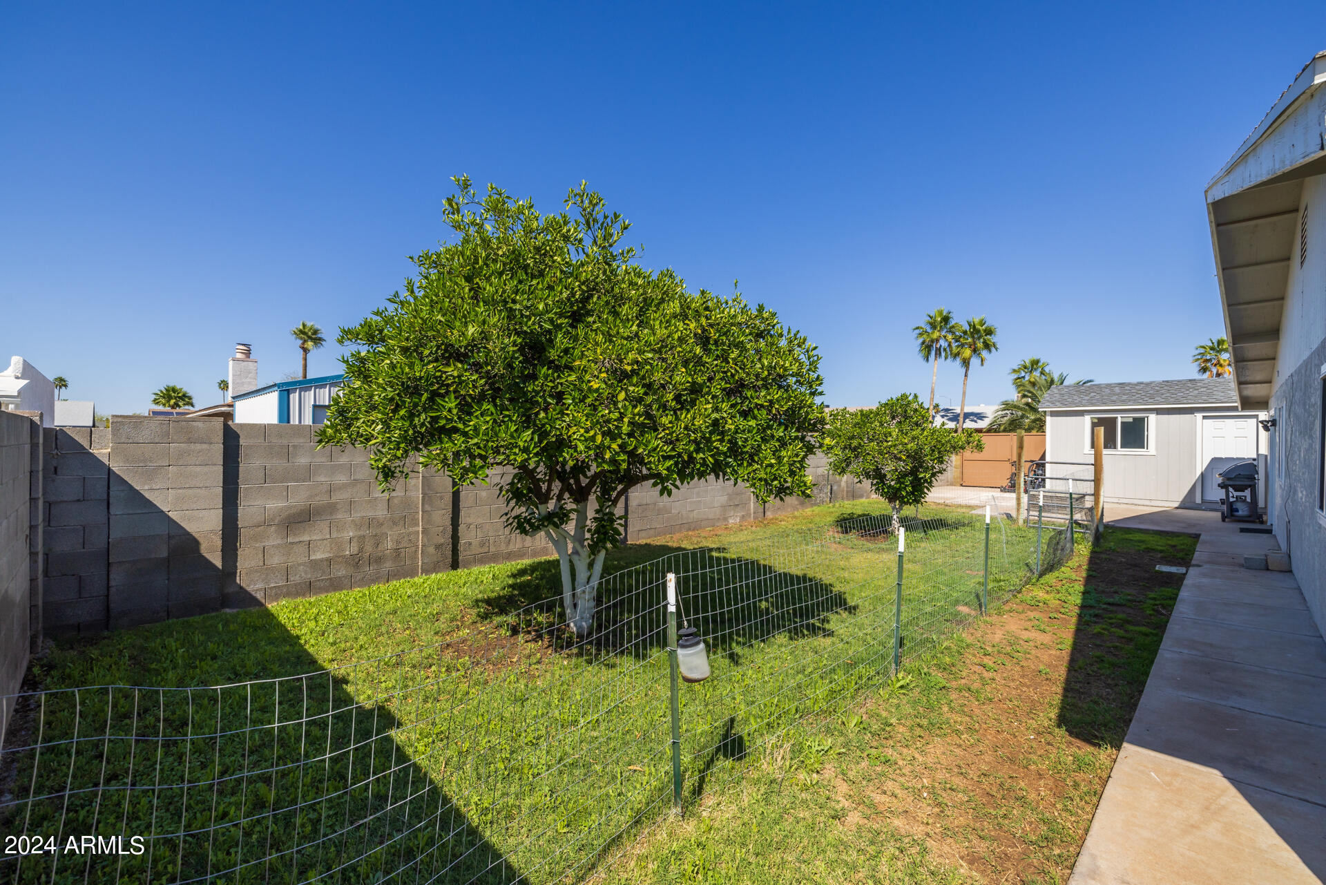 2558 E JUANITA Avenue