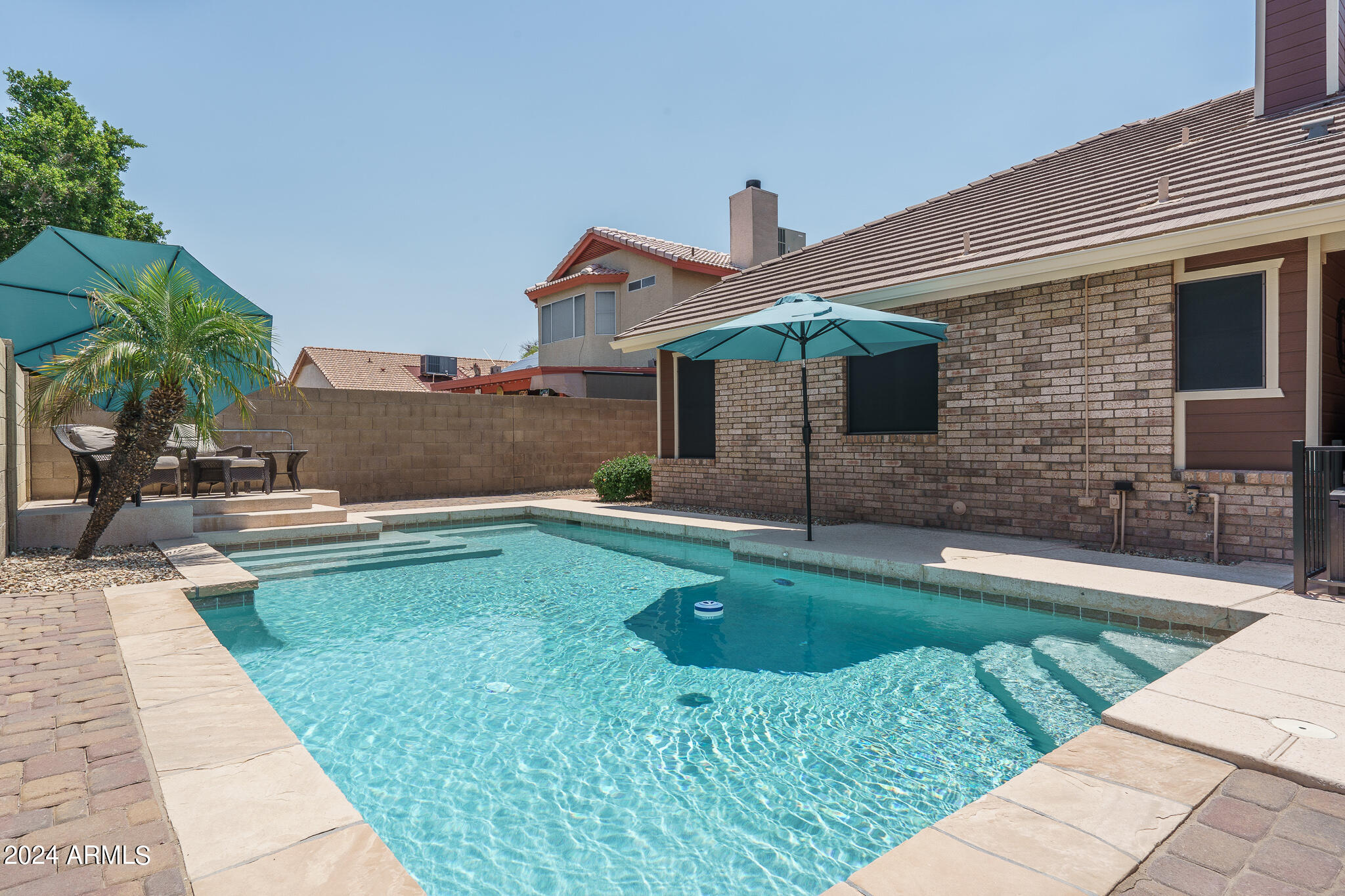 4144 W CALLE LEJOS --
