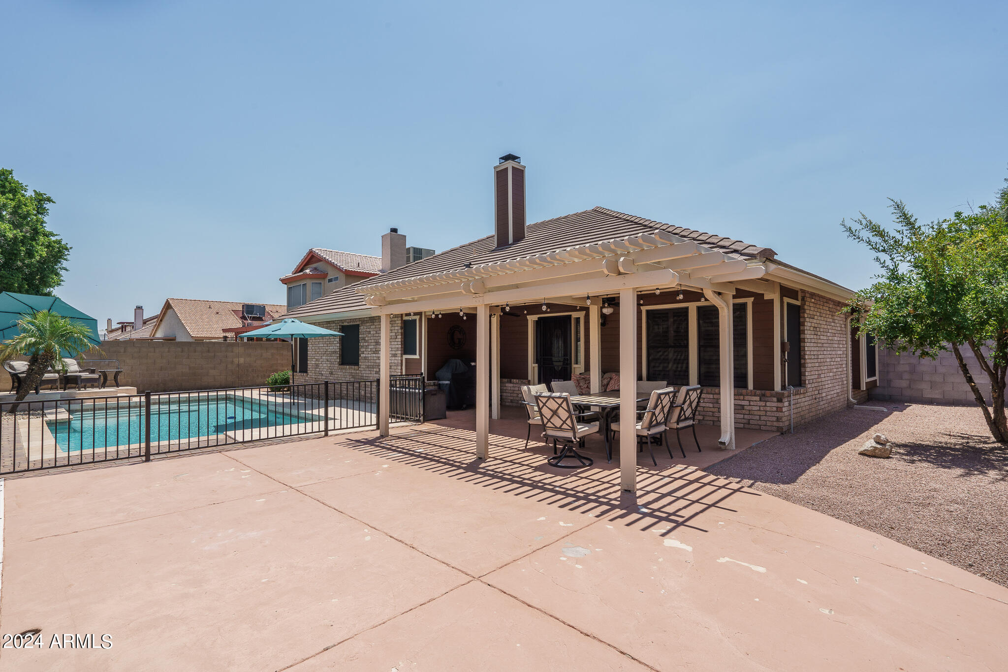 4144 W CALLE LEJOS --