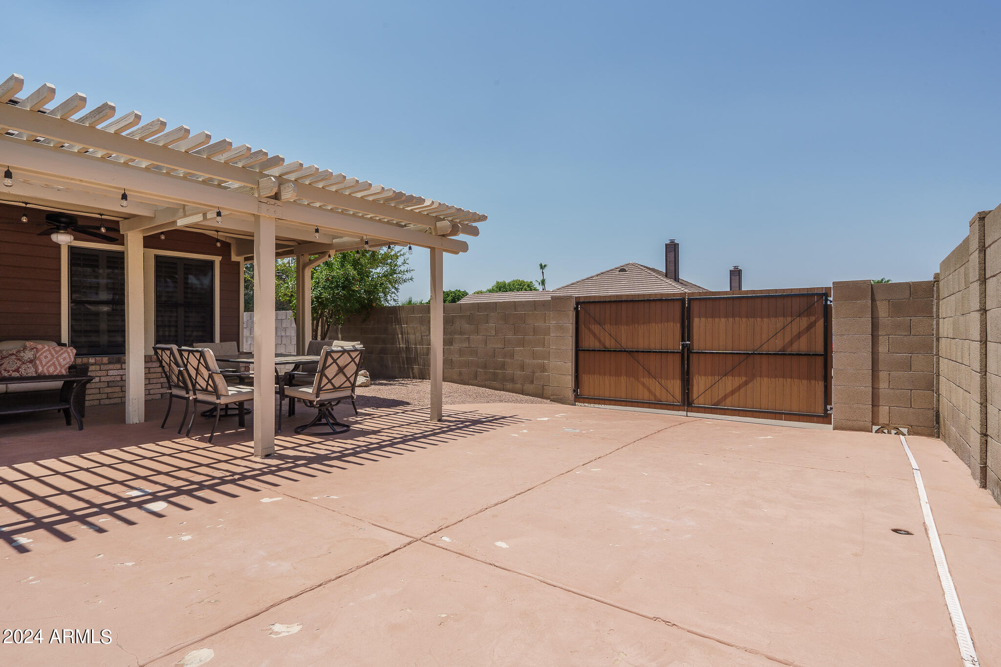 4144 W CALLE LEJOS --