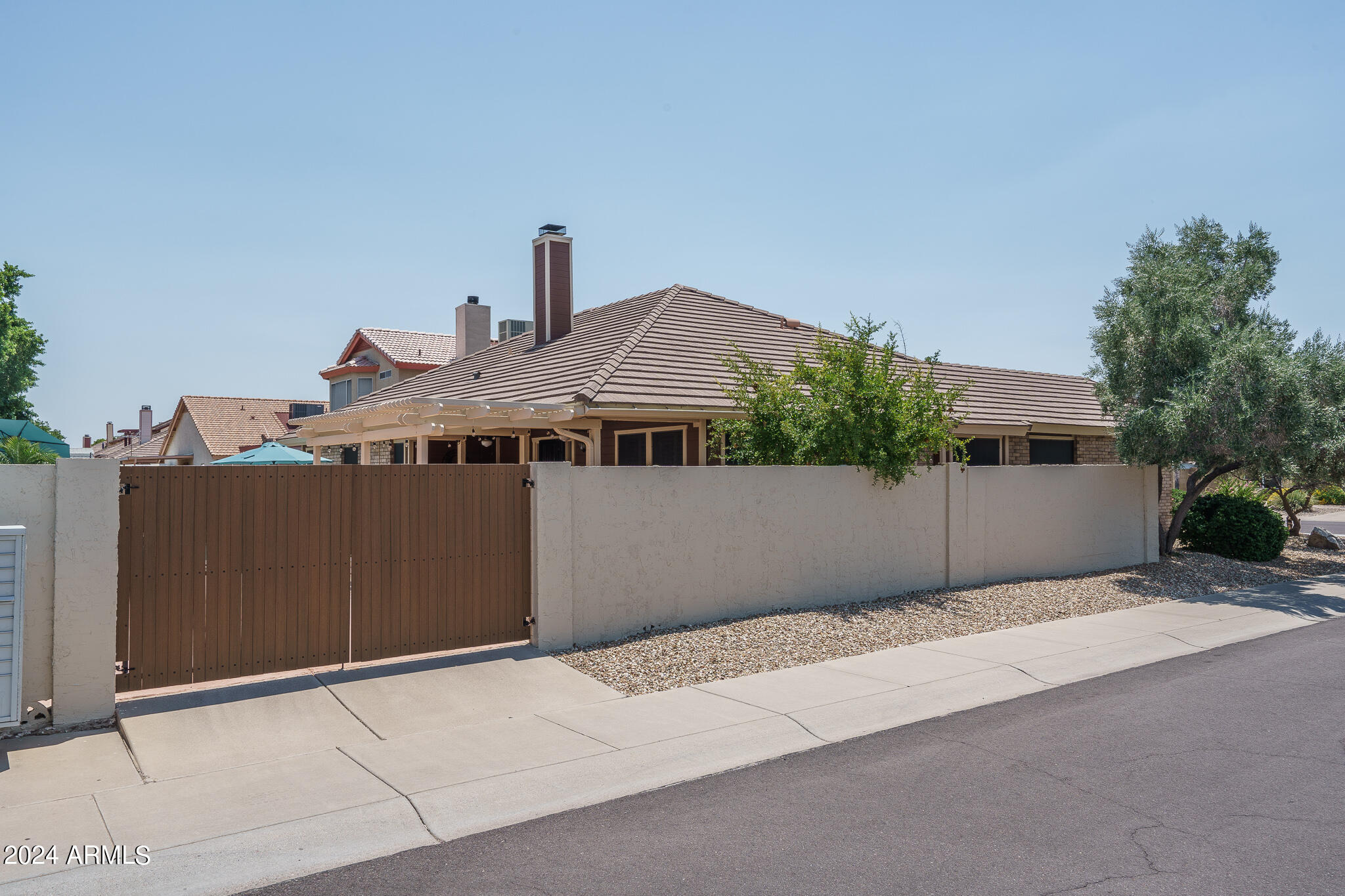 4144 W CALLE LEJOS --