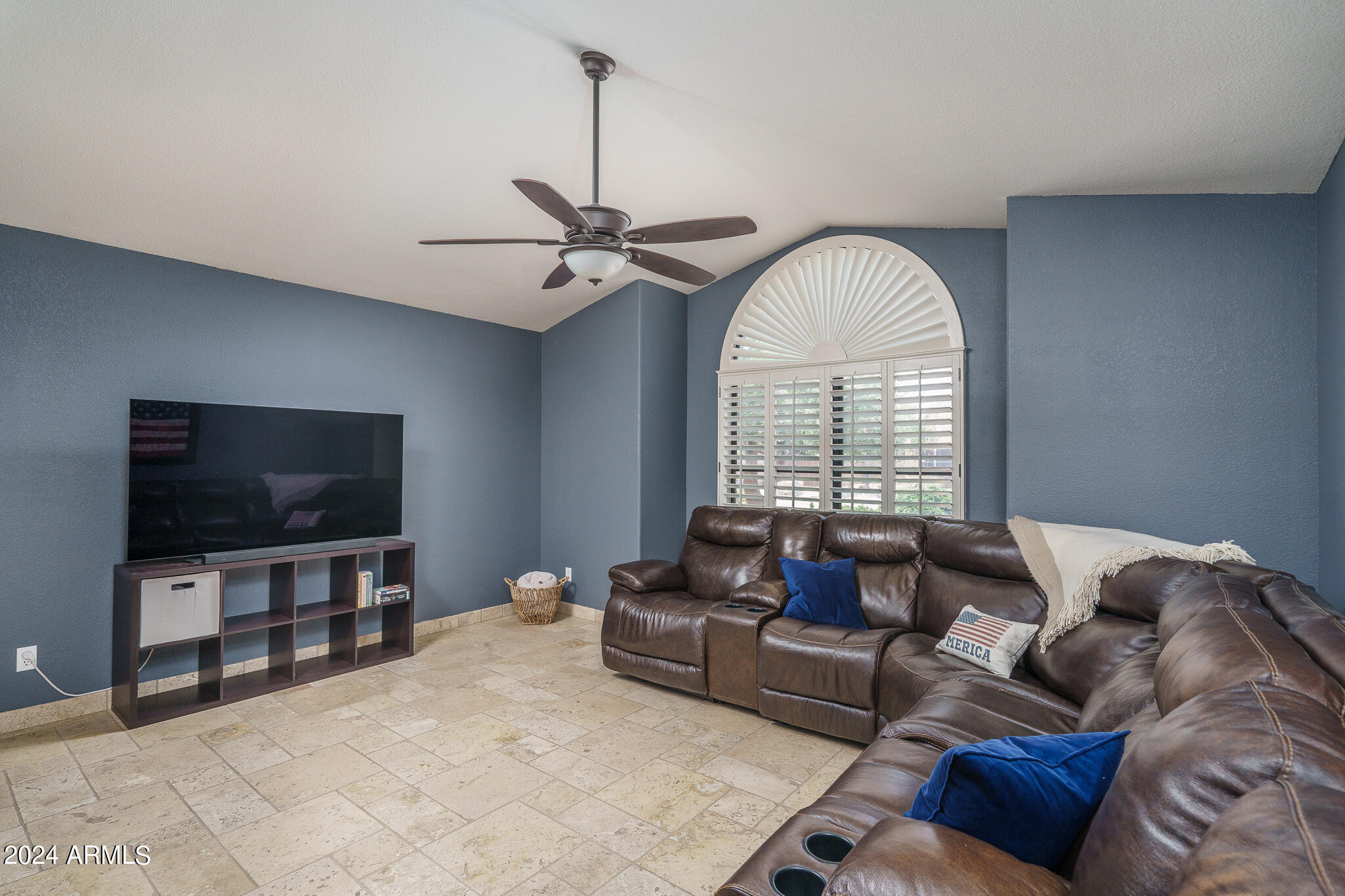 4144 W CALLE LEJOS --
