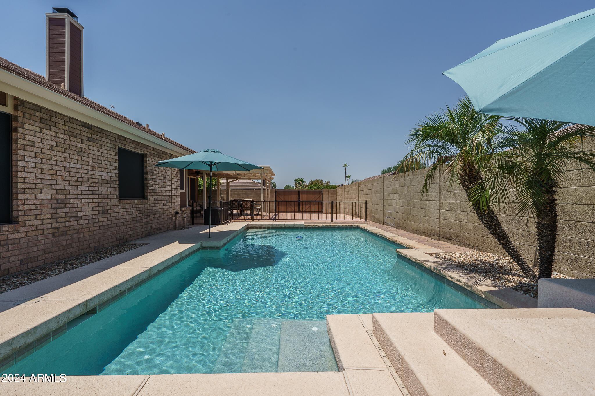 4144 W CALLE LEJOS --