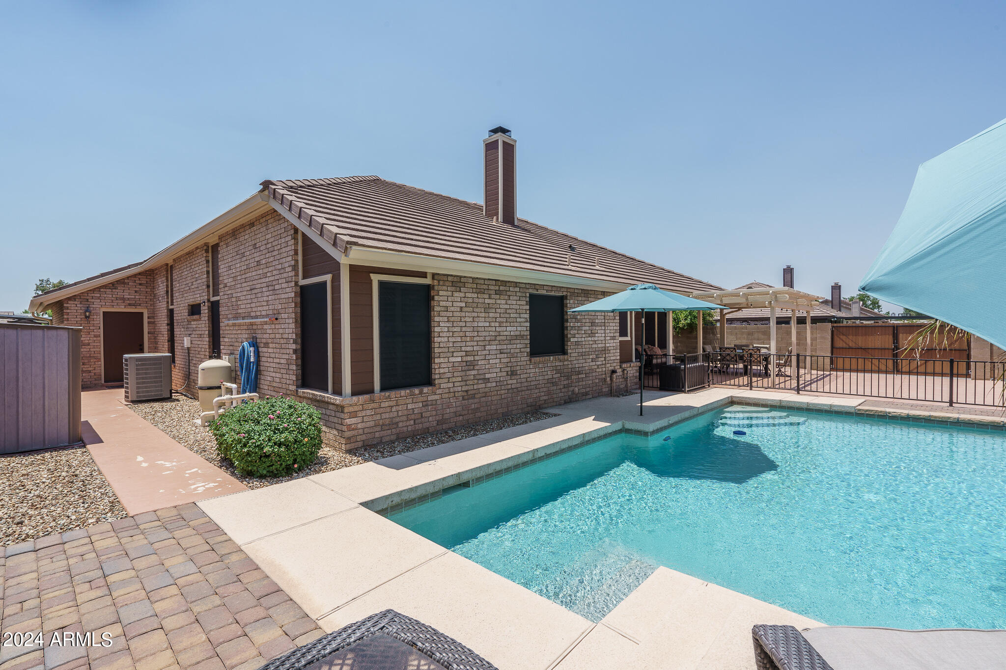 4144 W CALLE LEJOS --