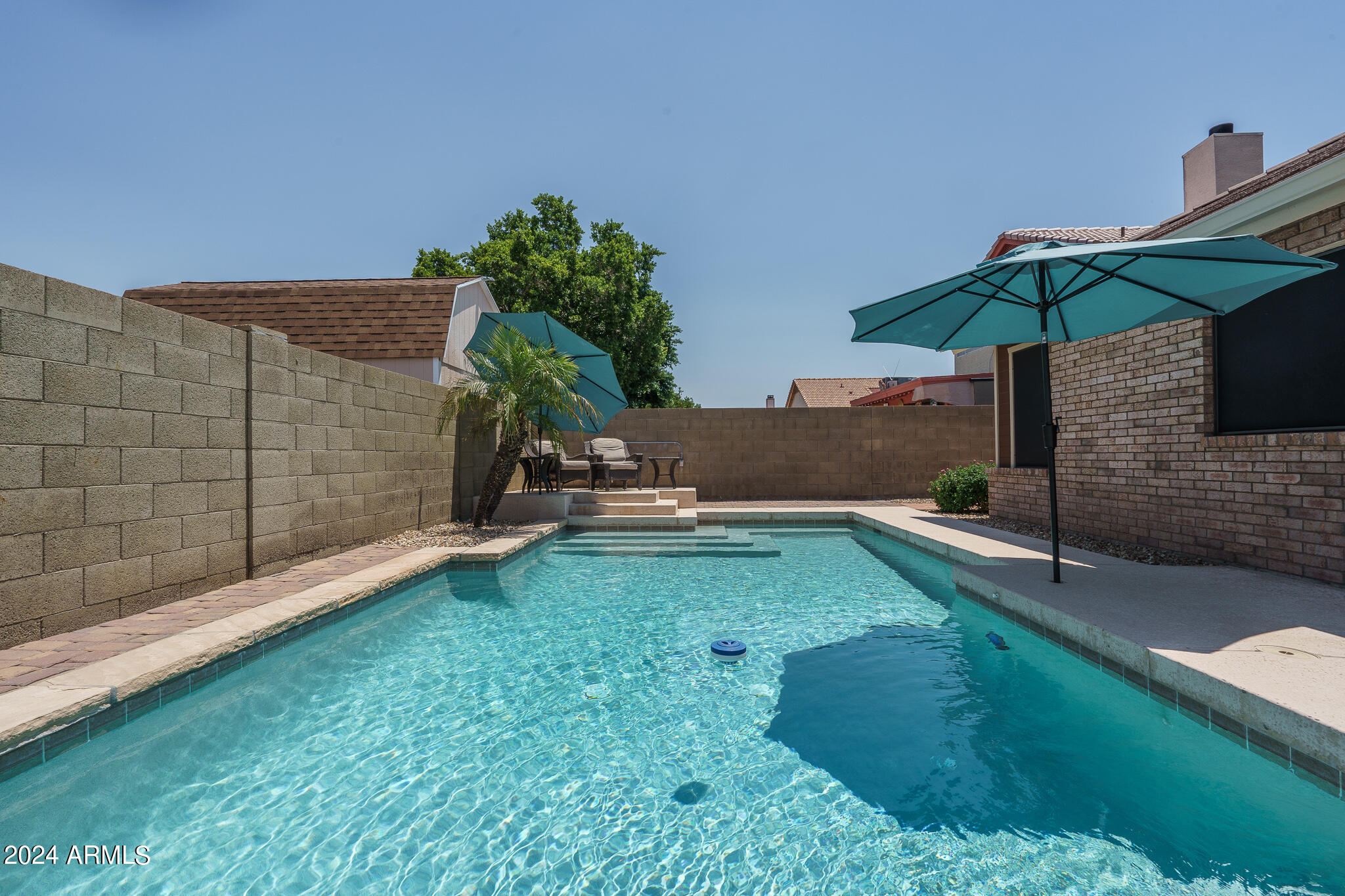 4144 W CALLE LEJOS --