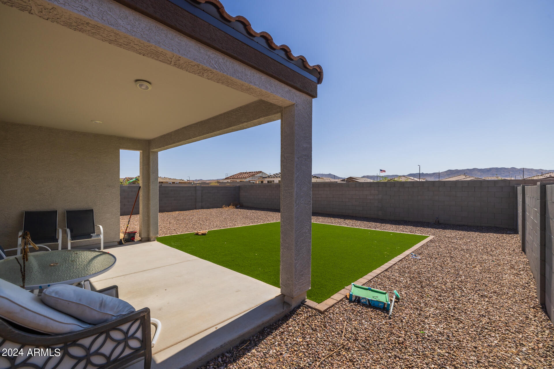 2433 W SUNLAND Avenue