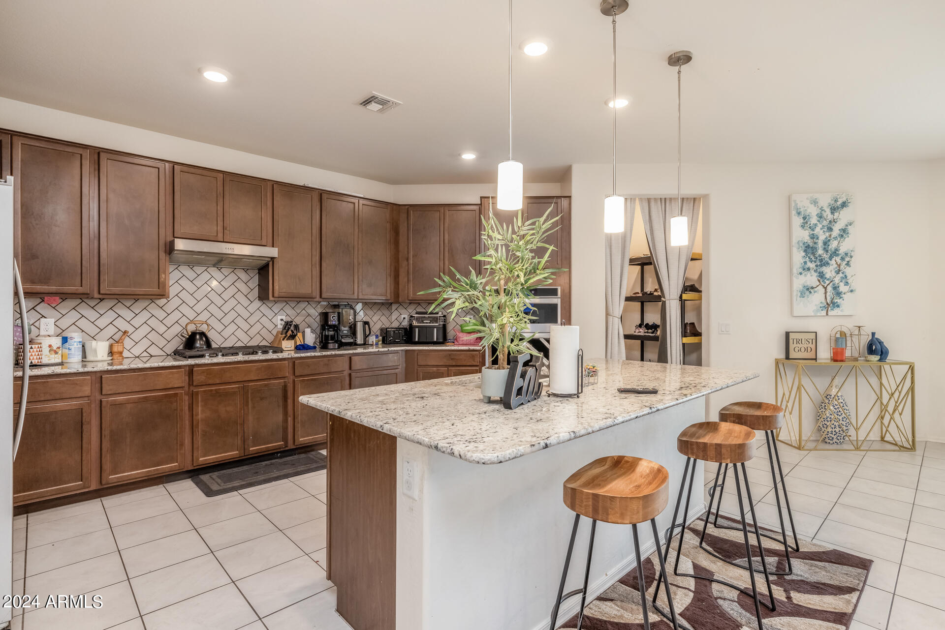 2433 W SUNLAND Avenue
