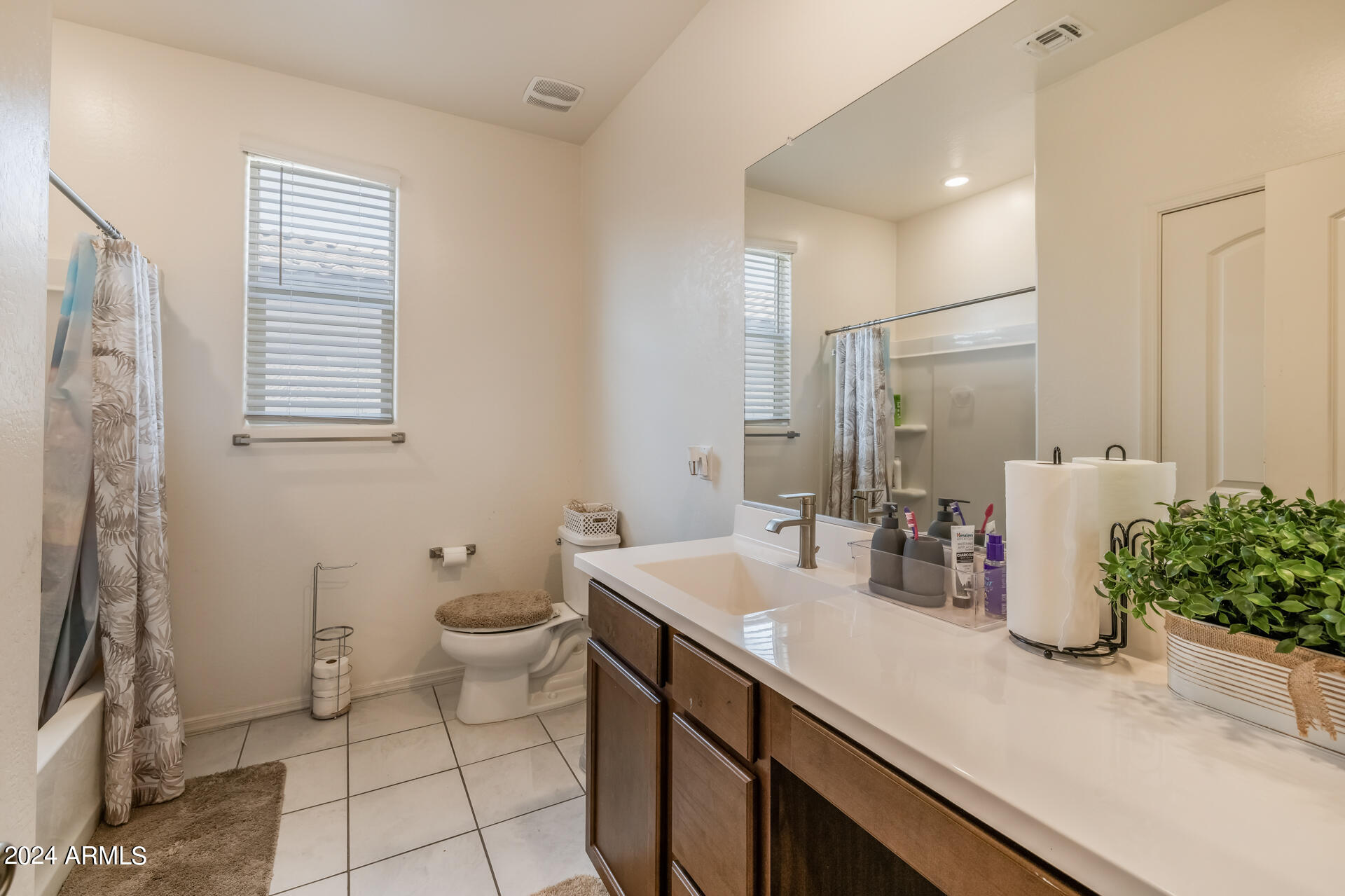 2433 W SUNLAND Avenue
