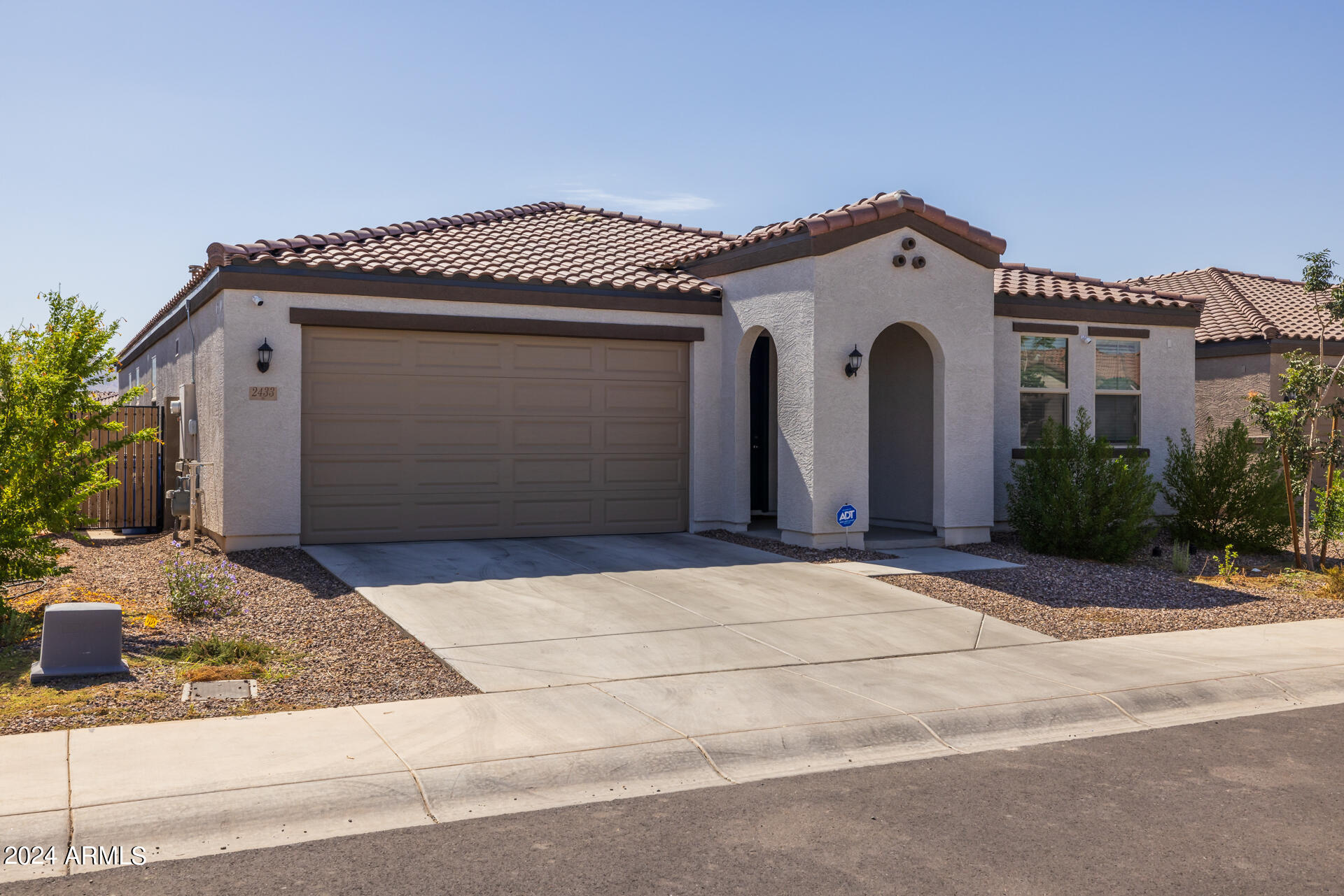 2433 W SUNLAND Avenue