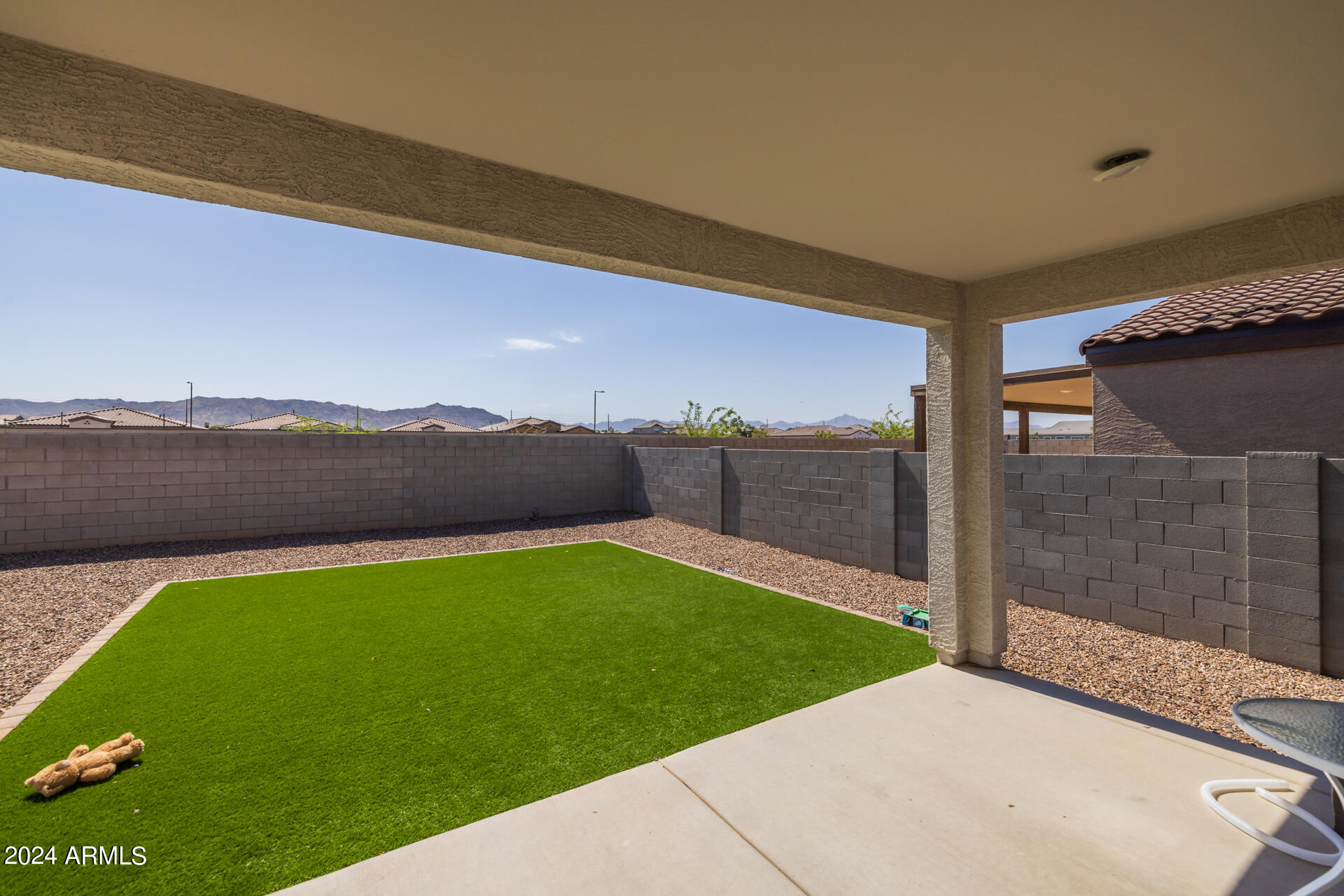 2433 W SUNLAND Avenue