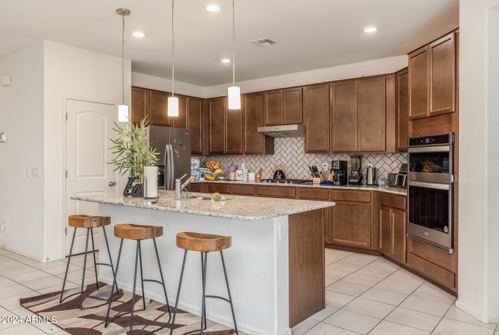 2433 W SUNLAND Avenue