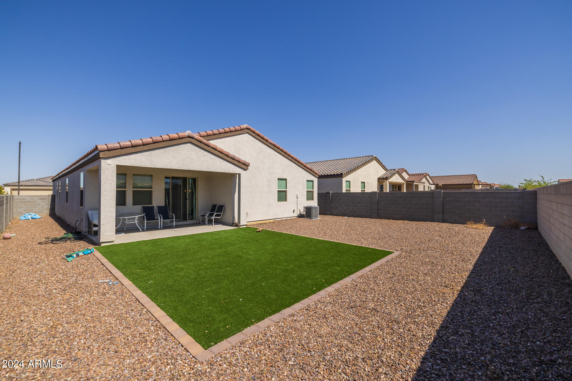 2433 W SUNLAND Avenue