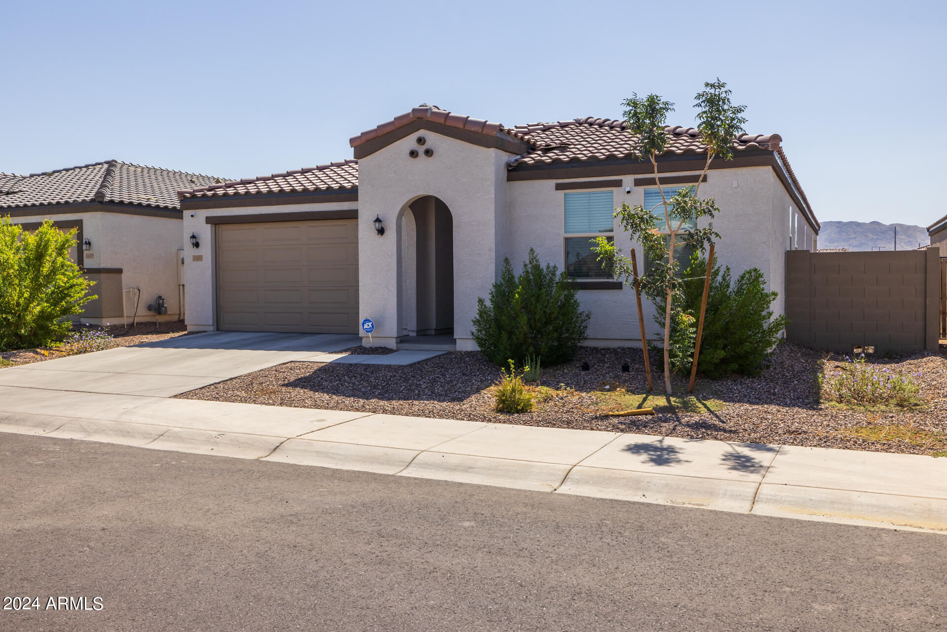 2433 W SUNLAND Avenue