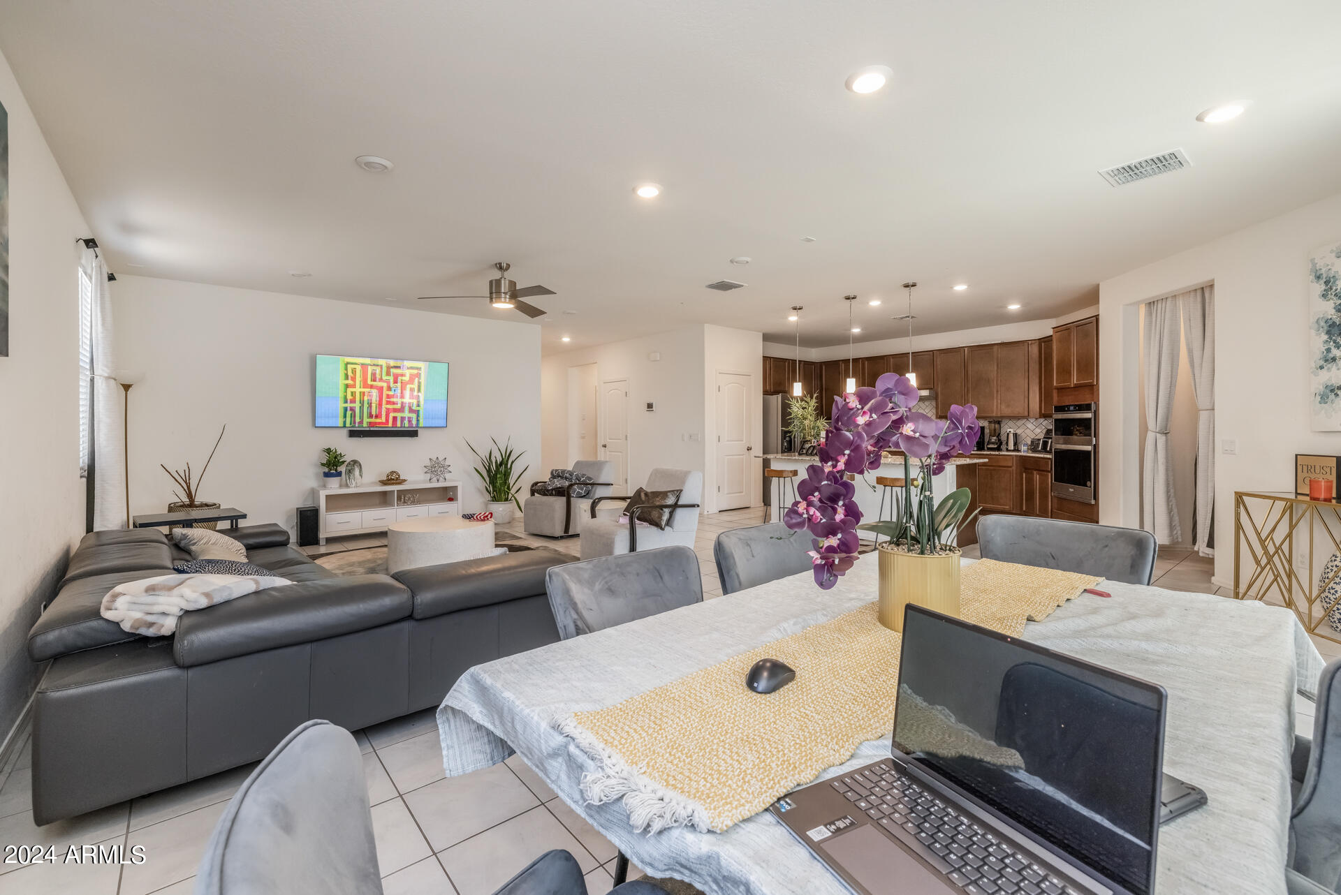 2433 W SUNLAND Avenue