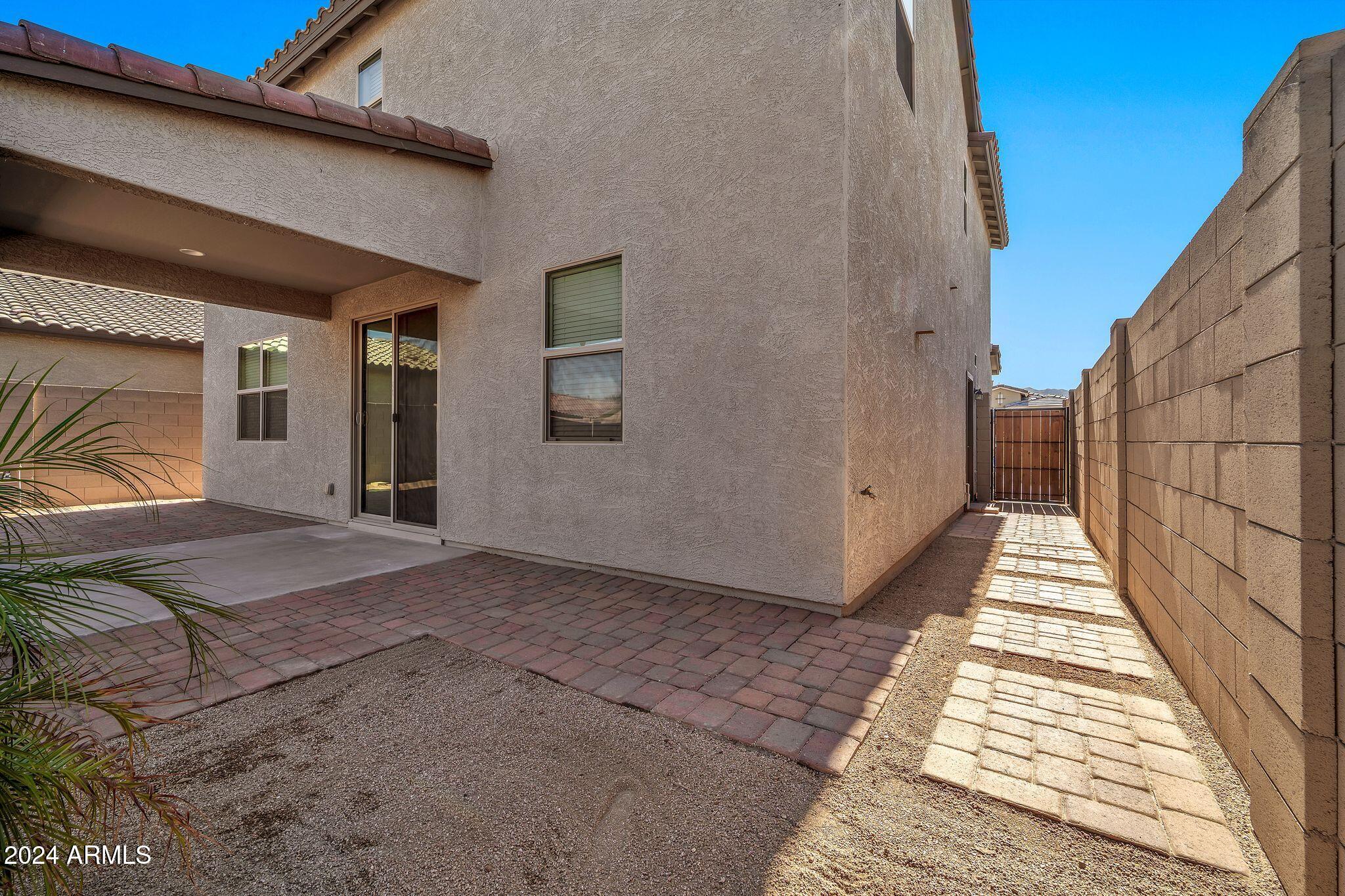 3232 W MINTON Street