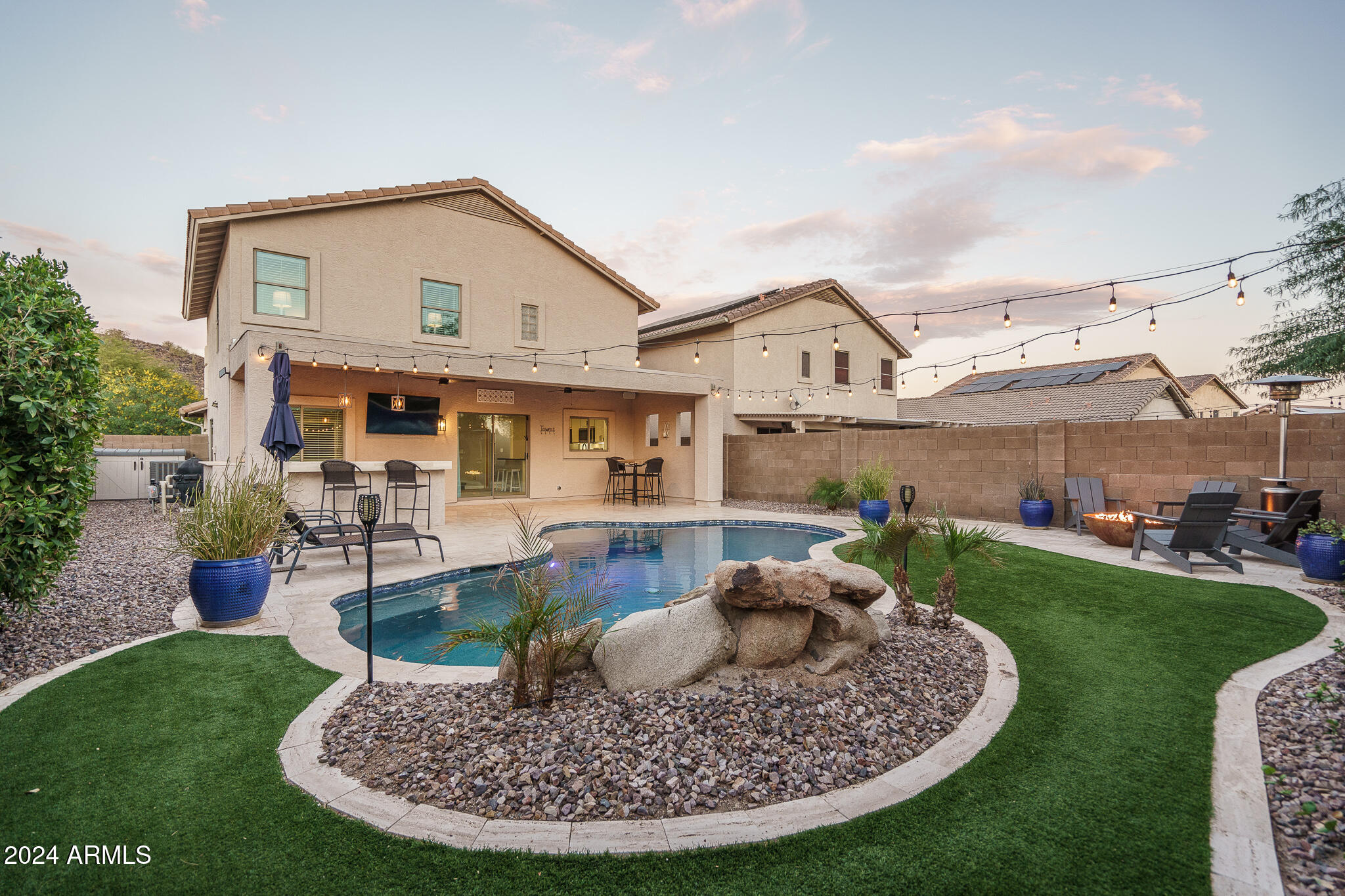 2301 E PARKSIDE Lane