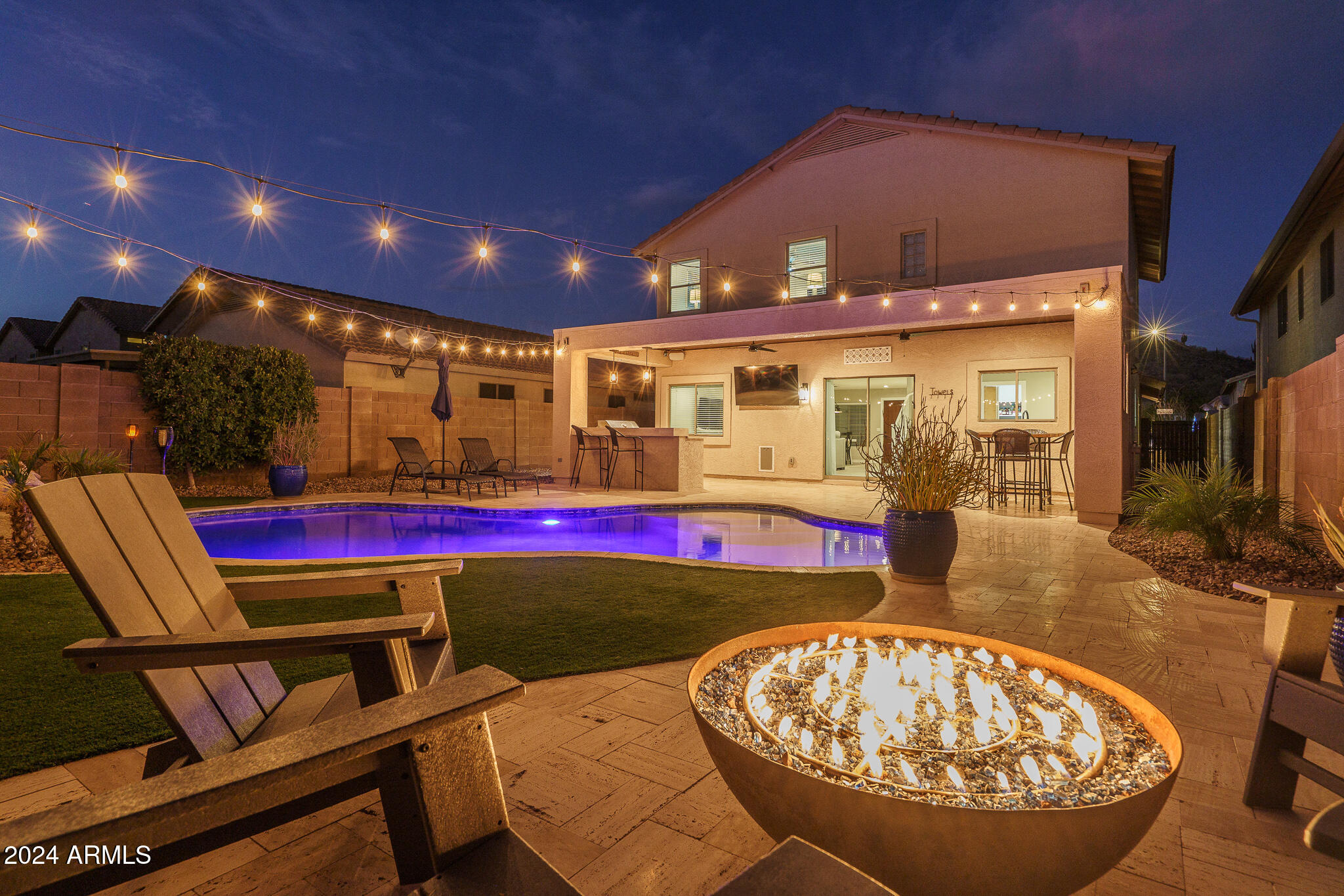 2301 E PARKSIDE Lane