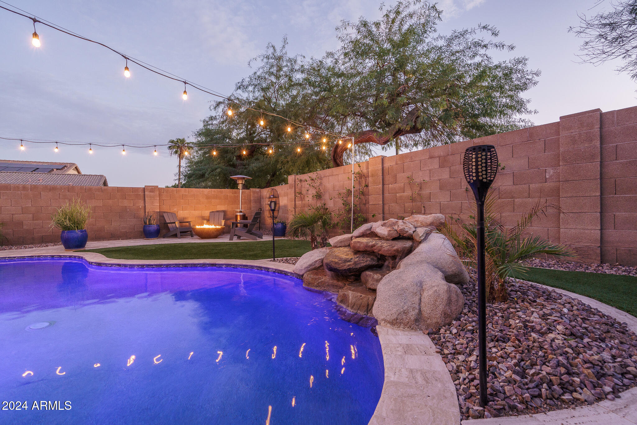 2301 E PARKSIDE Lane