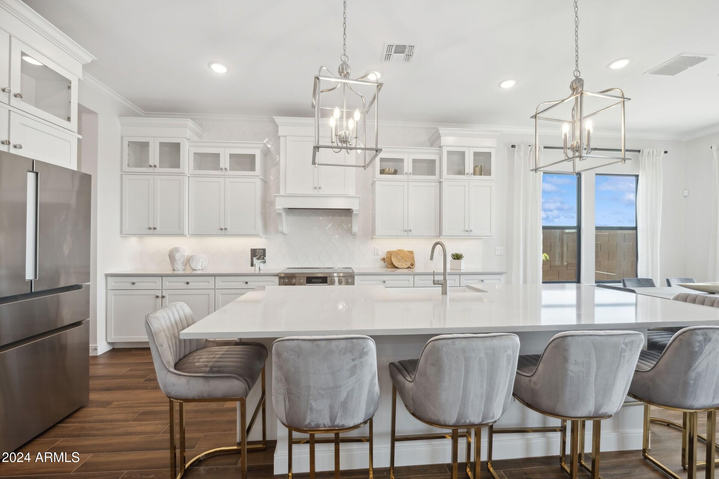 611 E Greenback Drive