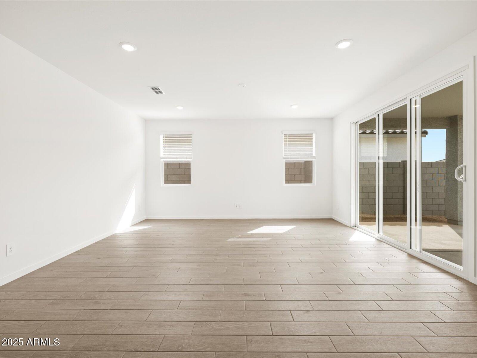 17703 W SOUTHGATE Avenue