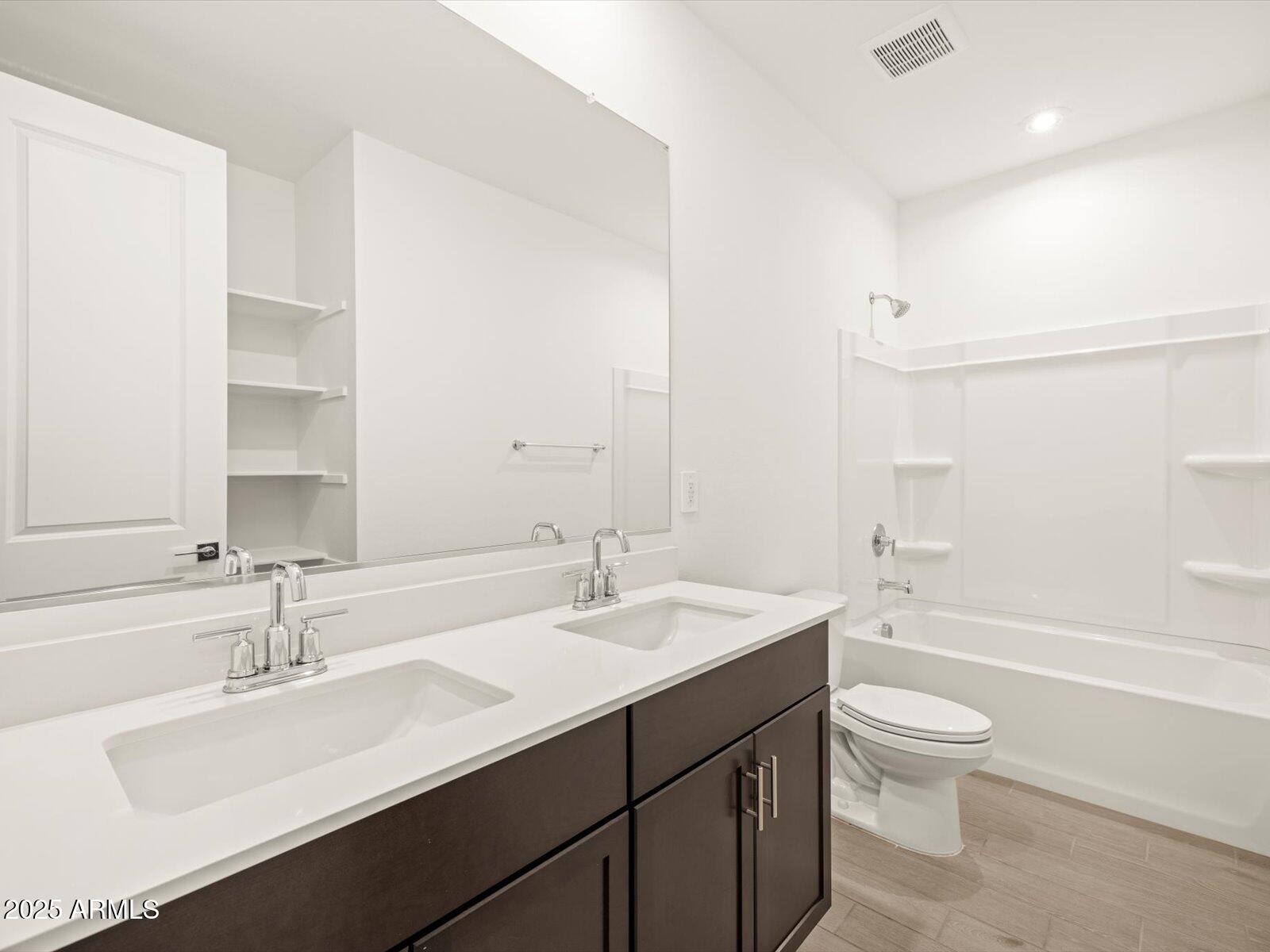 17703 W SOUTHGATE Avenue