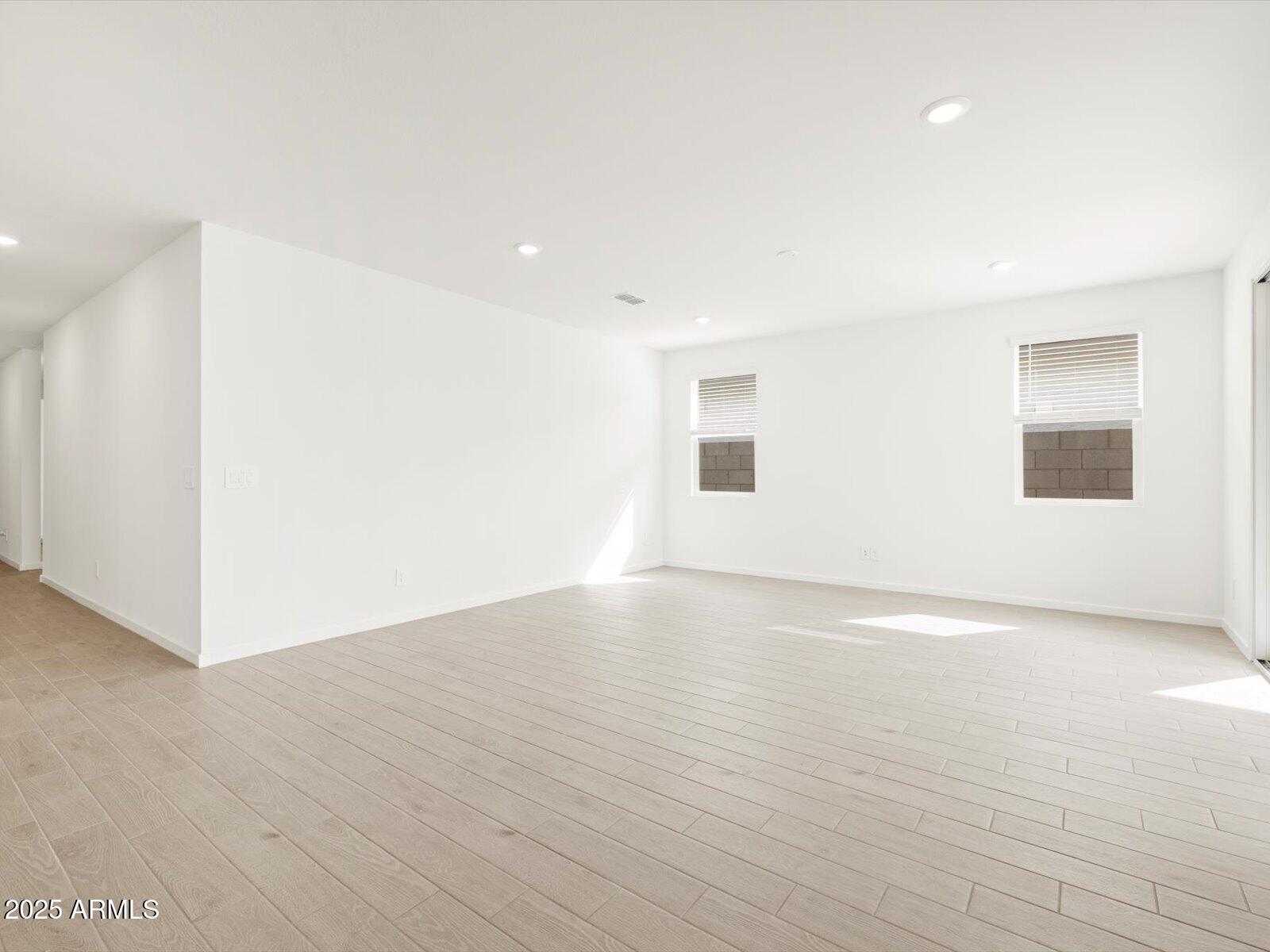 17703 W SOUTHGATE Avenue