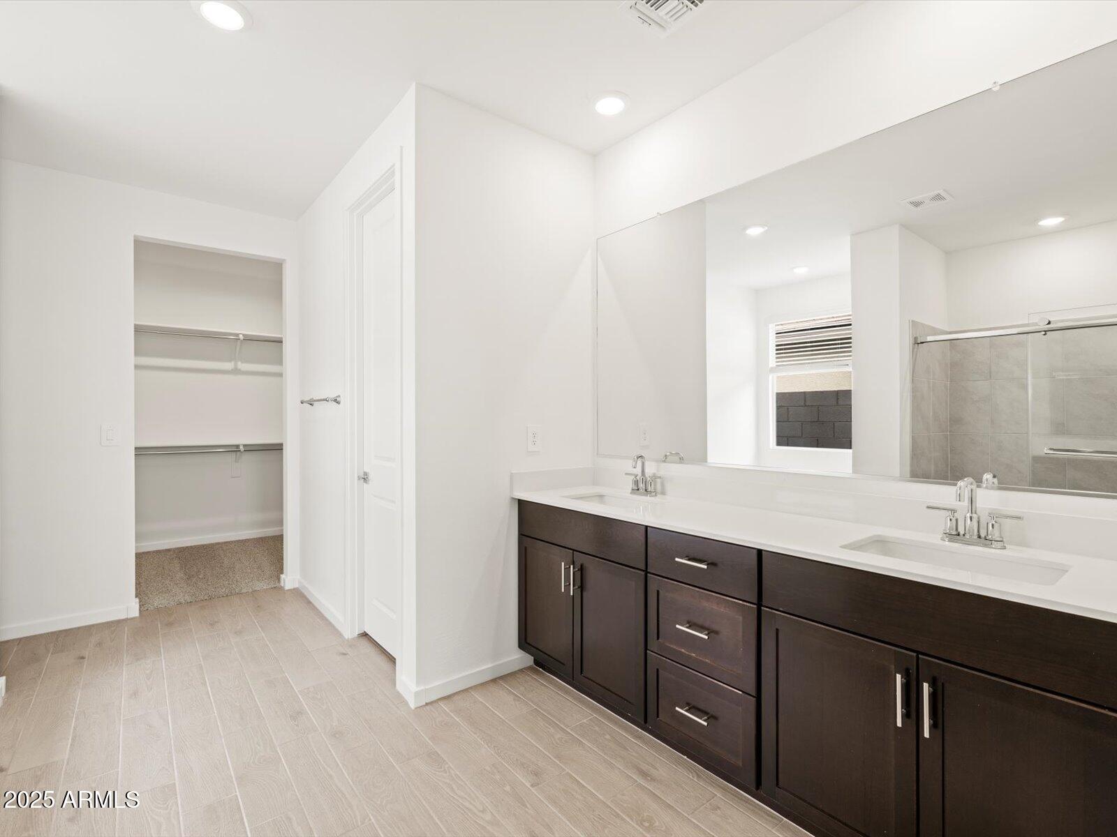 17703 W SOUTHGATE Avenue