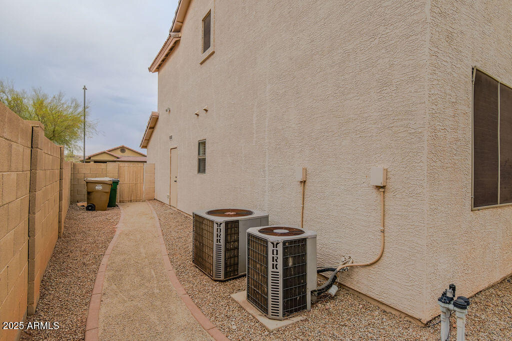 17427 W ROCK WREN Court