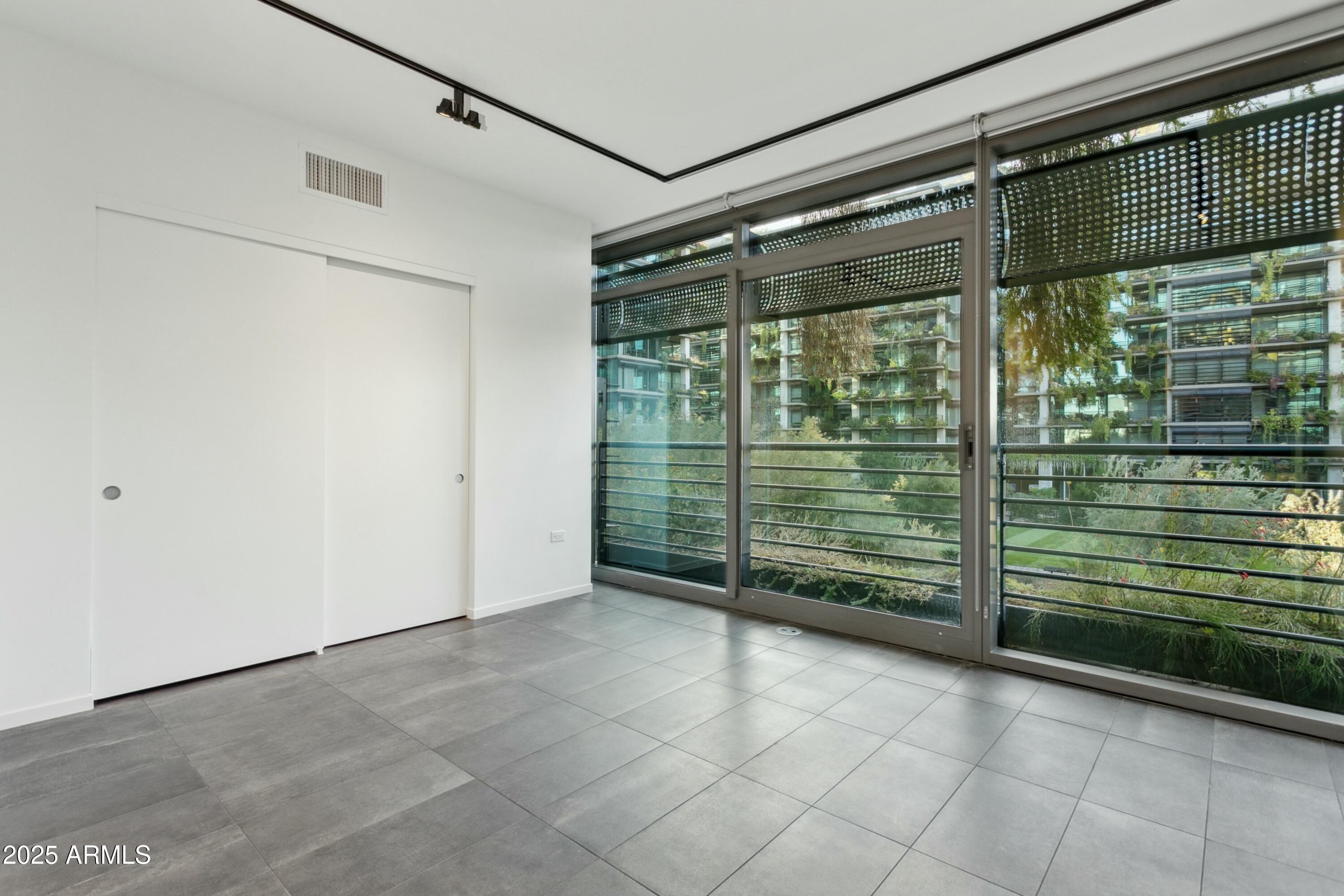 7120 E KIERLAND Boulevard, 218