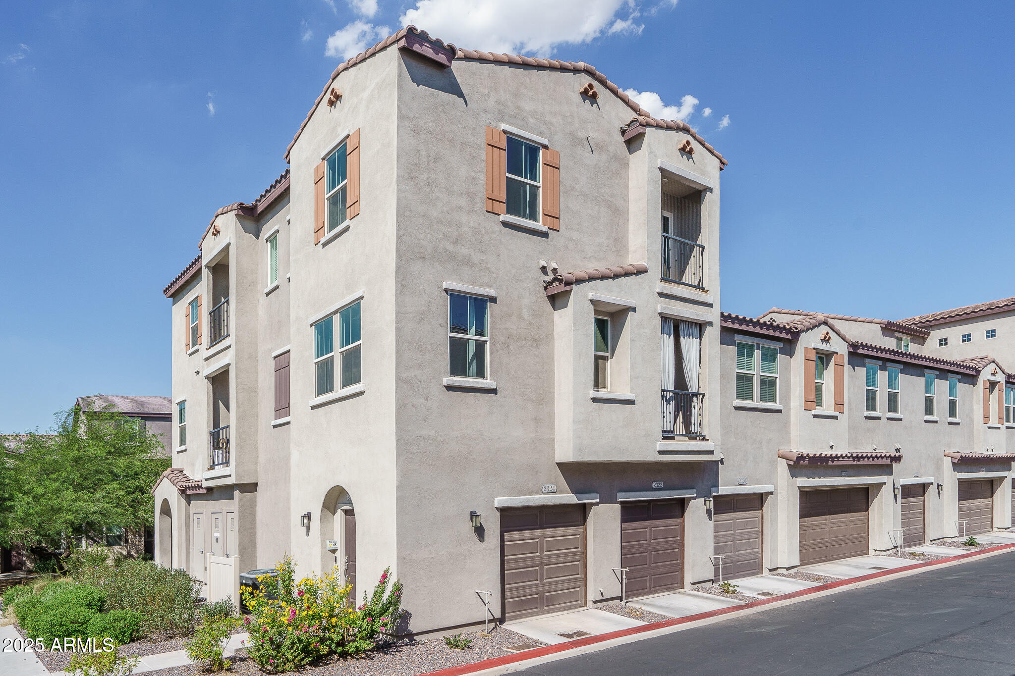 2324 E HUNTINGTON Drive