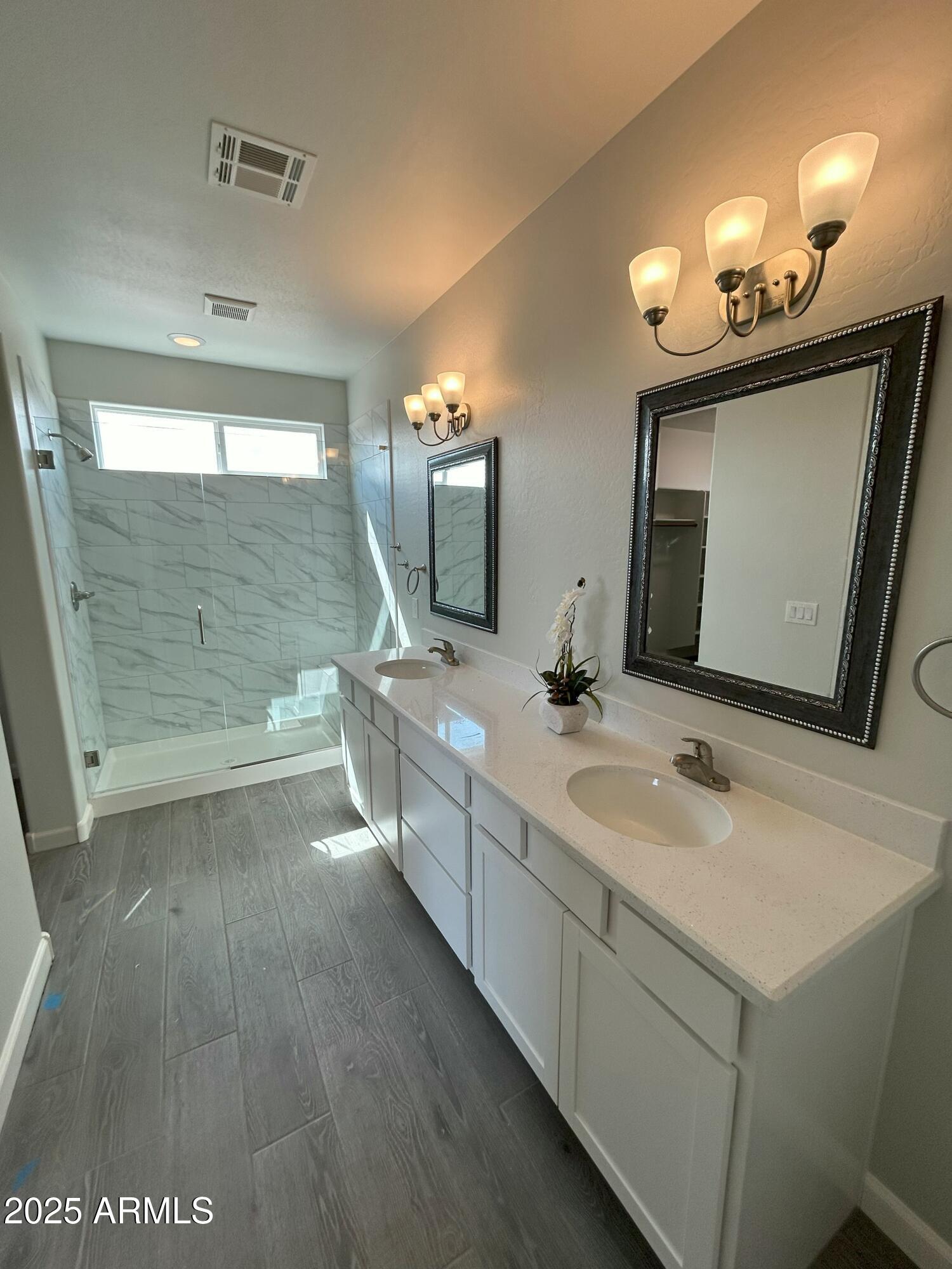 22113 W LAURA Street