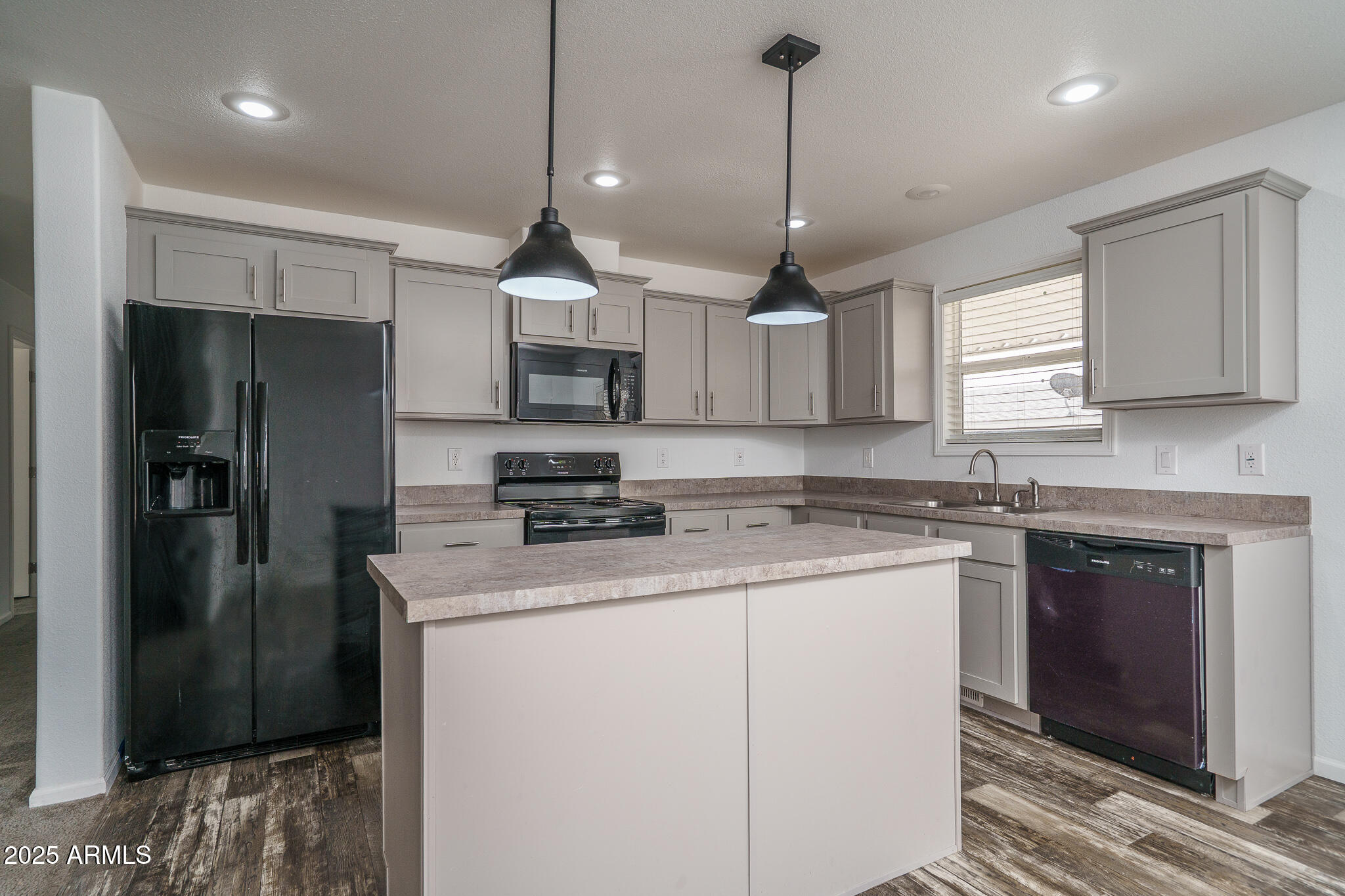 2000 S APACHE Road, 241