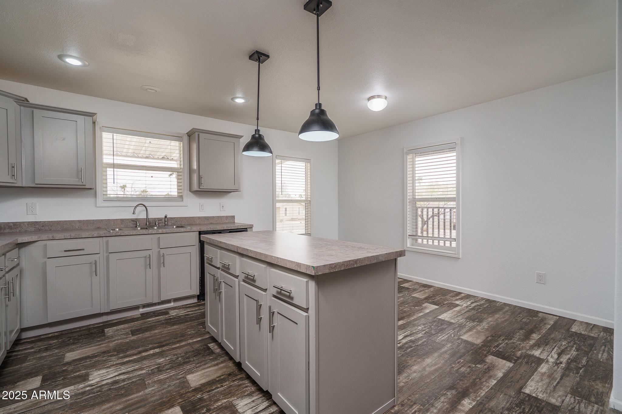 2000 S APACHE Road, 241