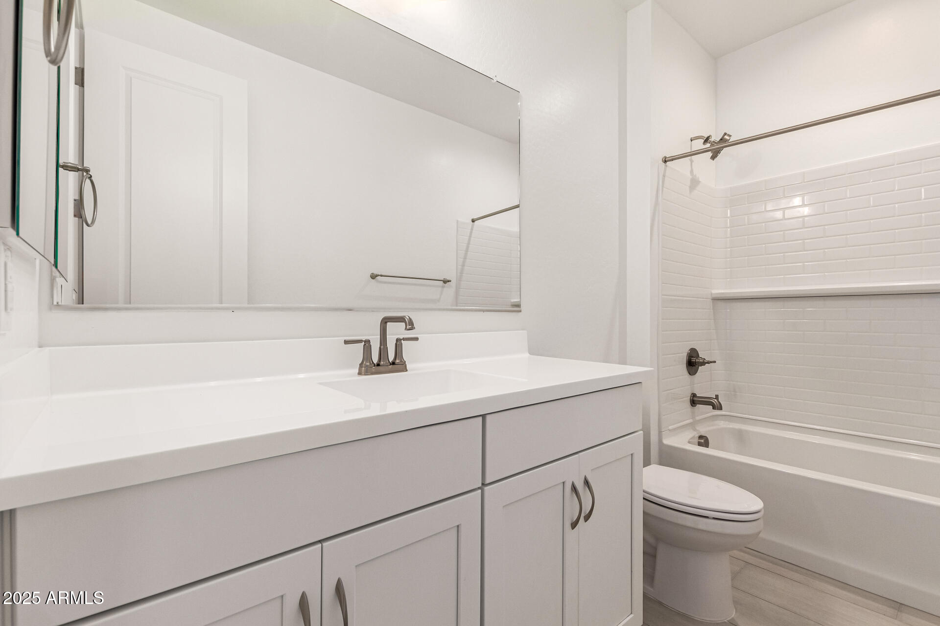 18676 E HELIAN Drive