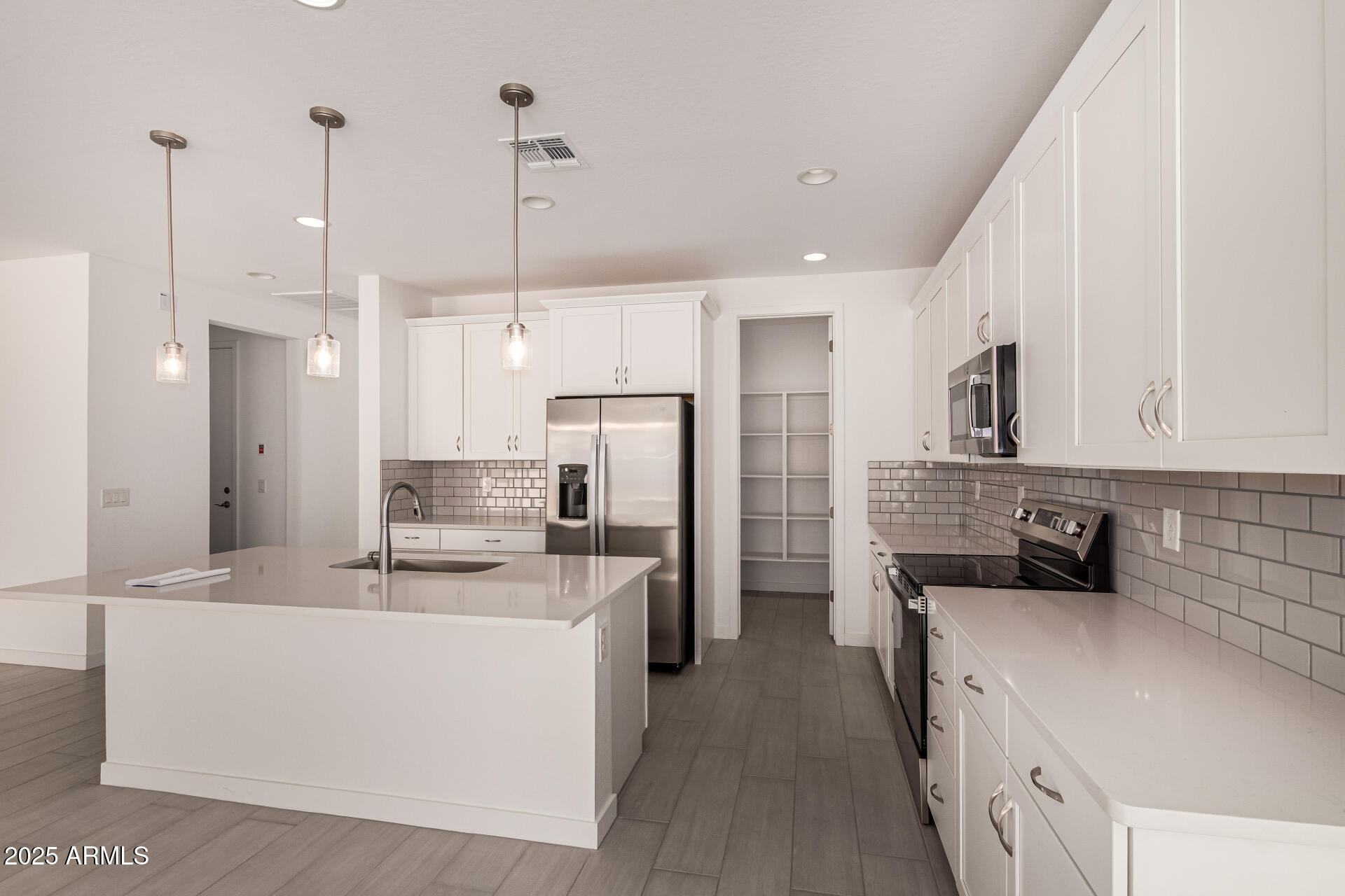 18676 E HELIAN Drive