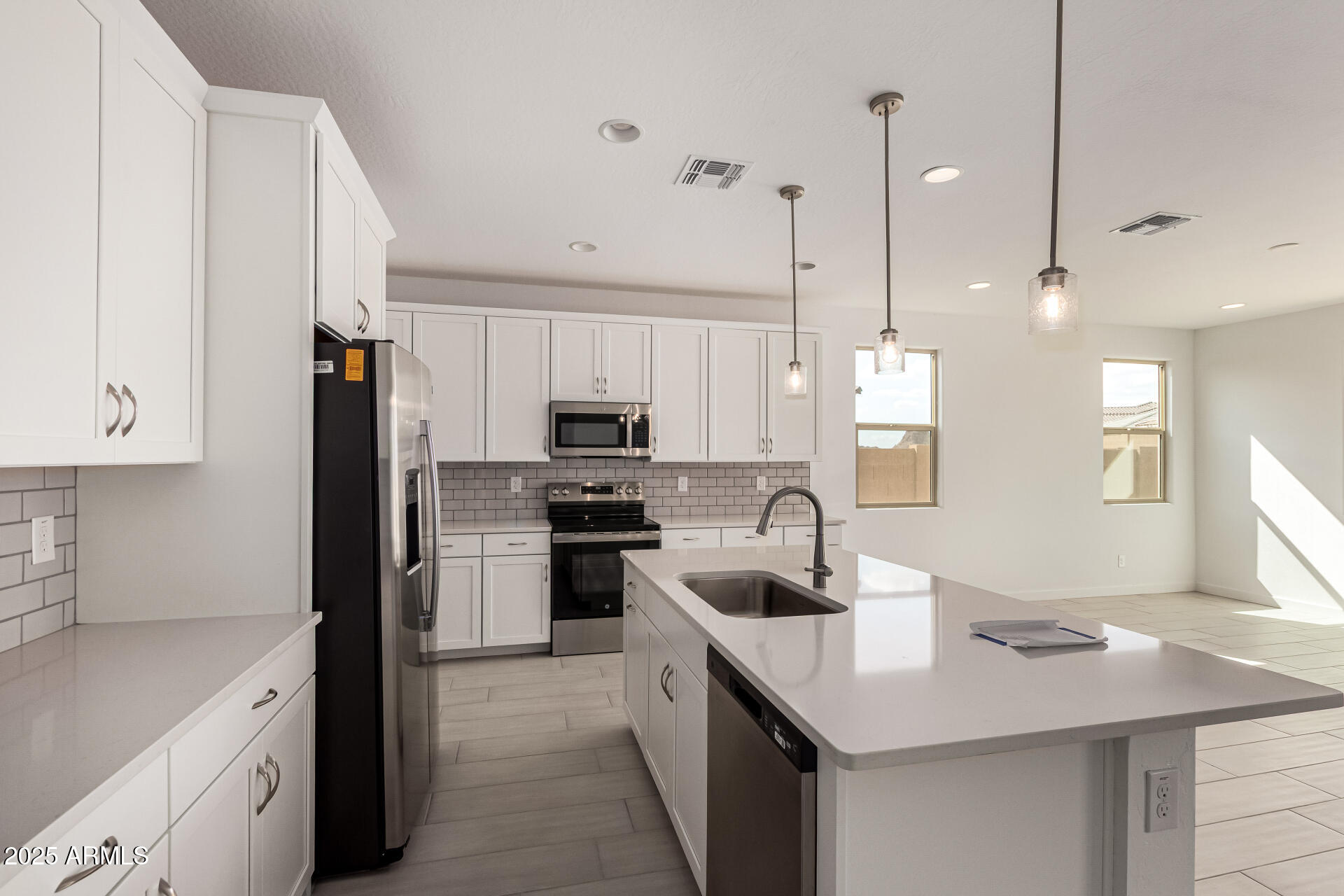 18676 E HELIAN Drive