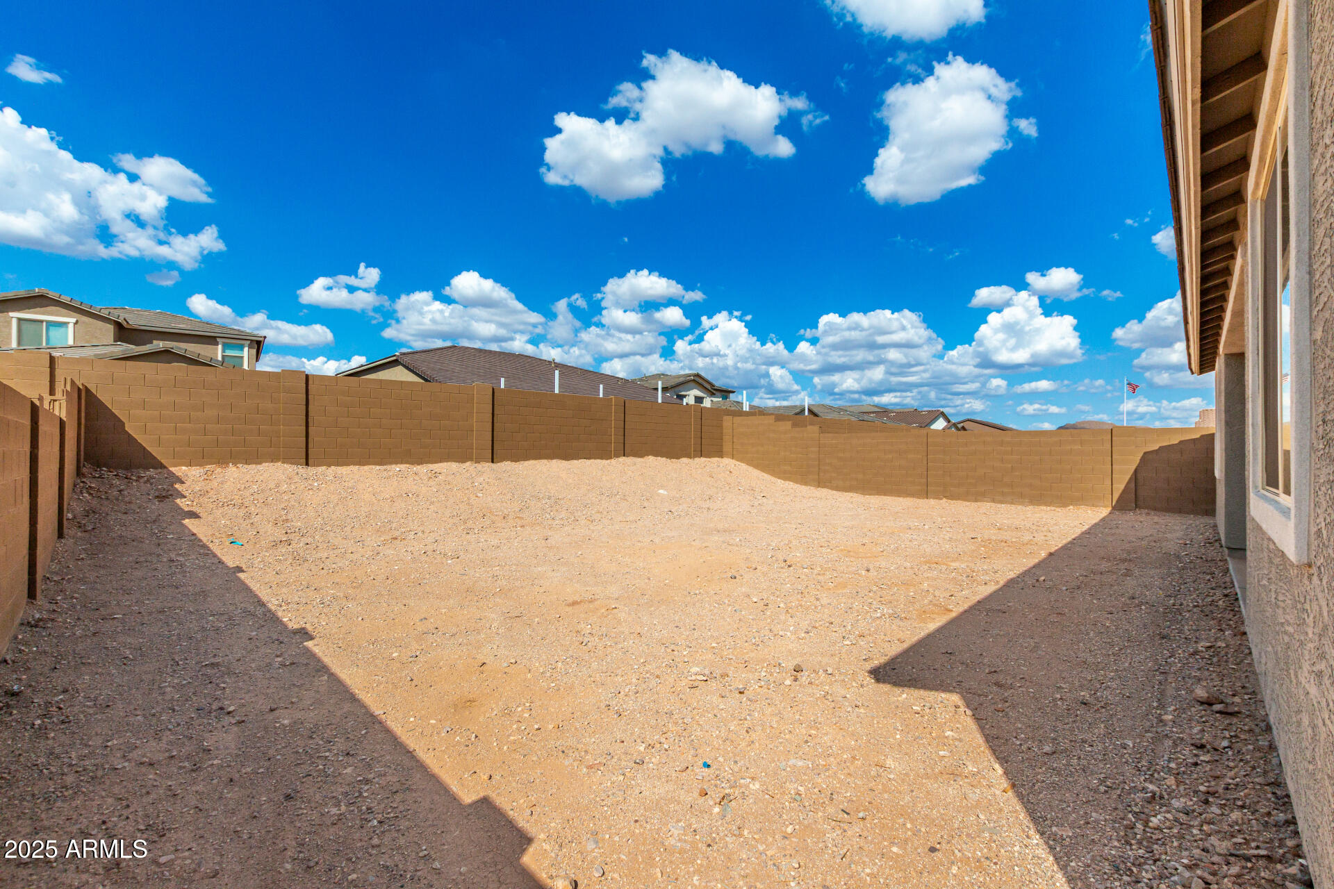 18676 E HELIAN Drive