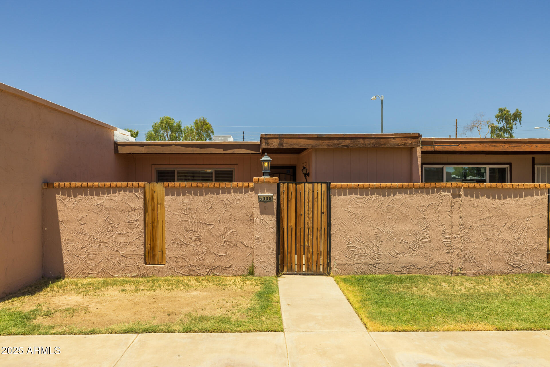 6008 W AUGUSTA Avenue