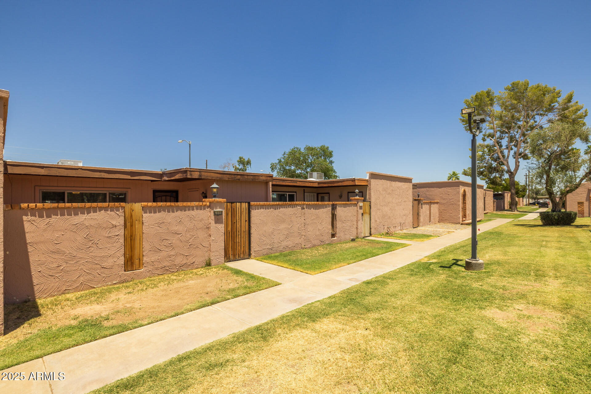 6008 W AUGUSTA Avenue