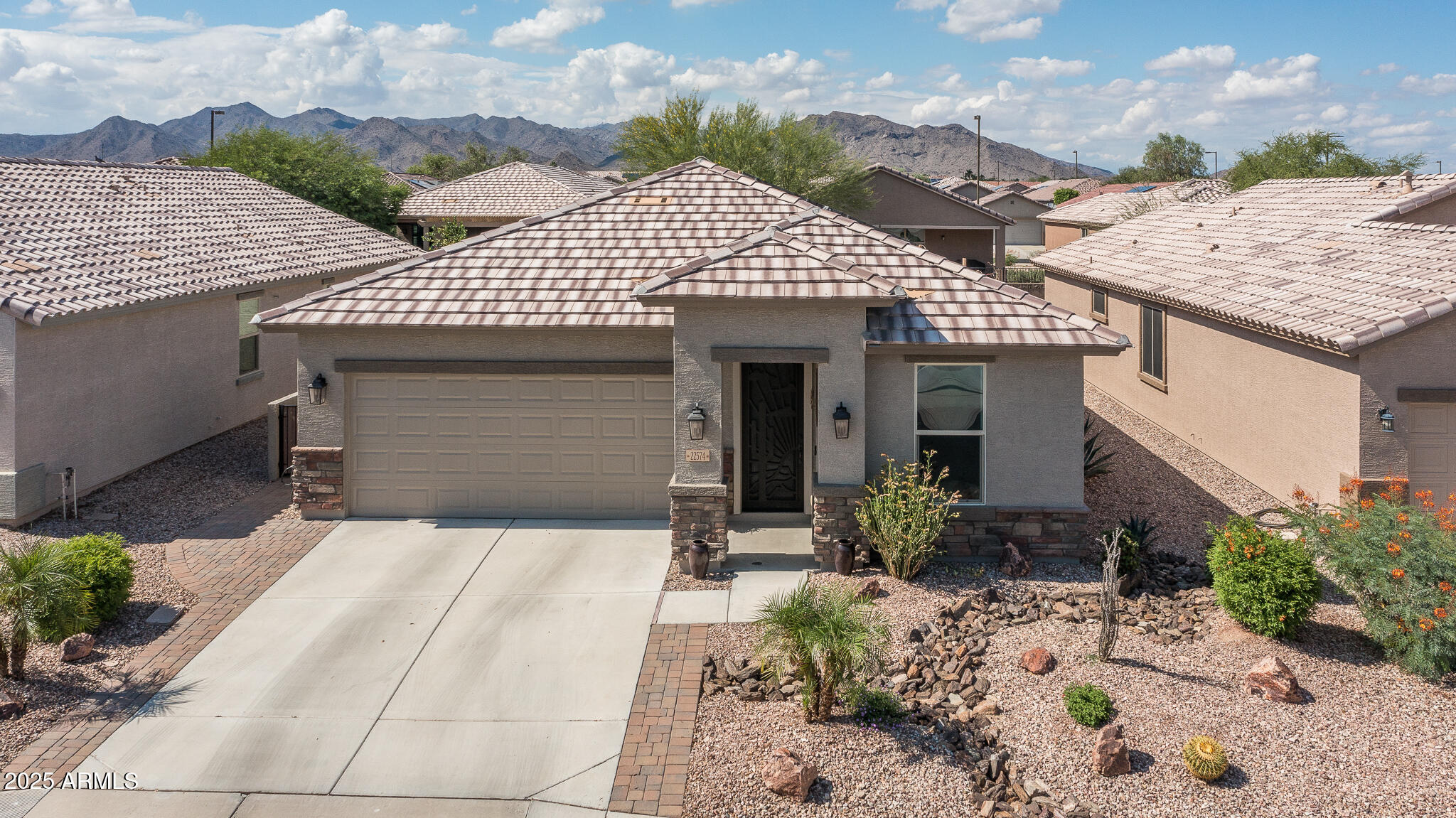 22574 W MOONLIGHT Path